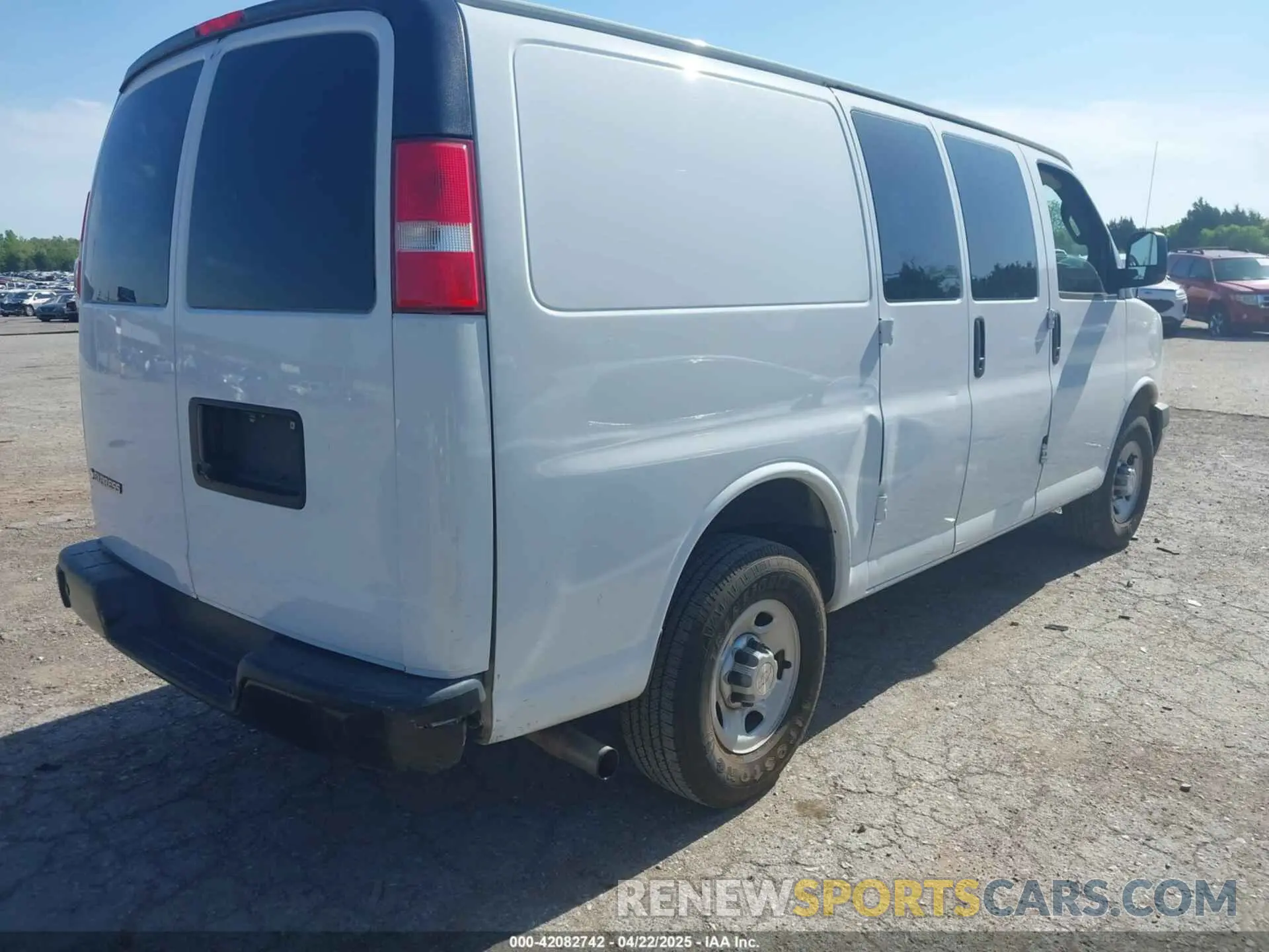 4 Photograph of a damaged car 1GCWGAFP5K1296131 CHEVROLET EXPRESS 2500 2019