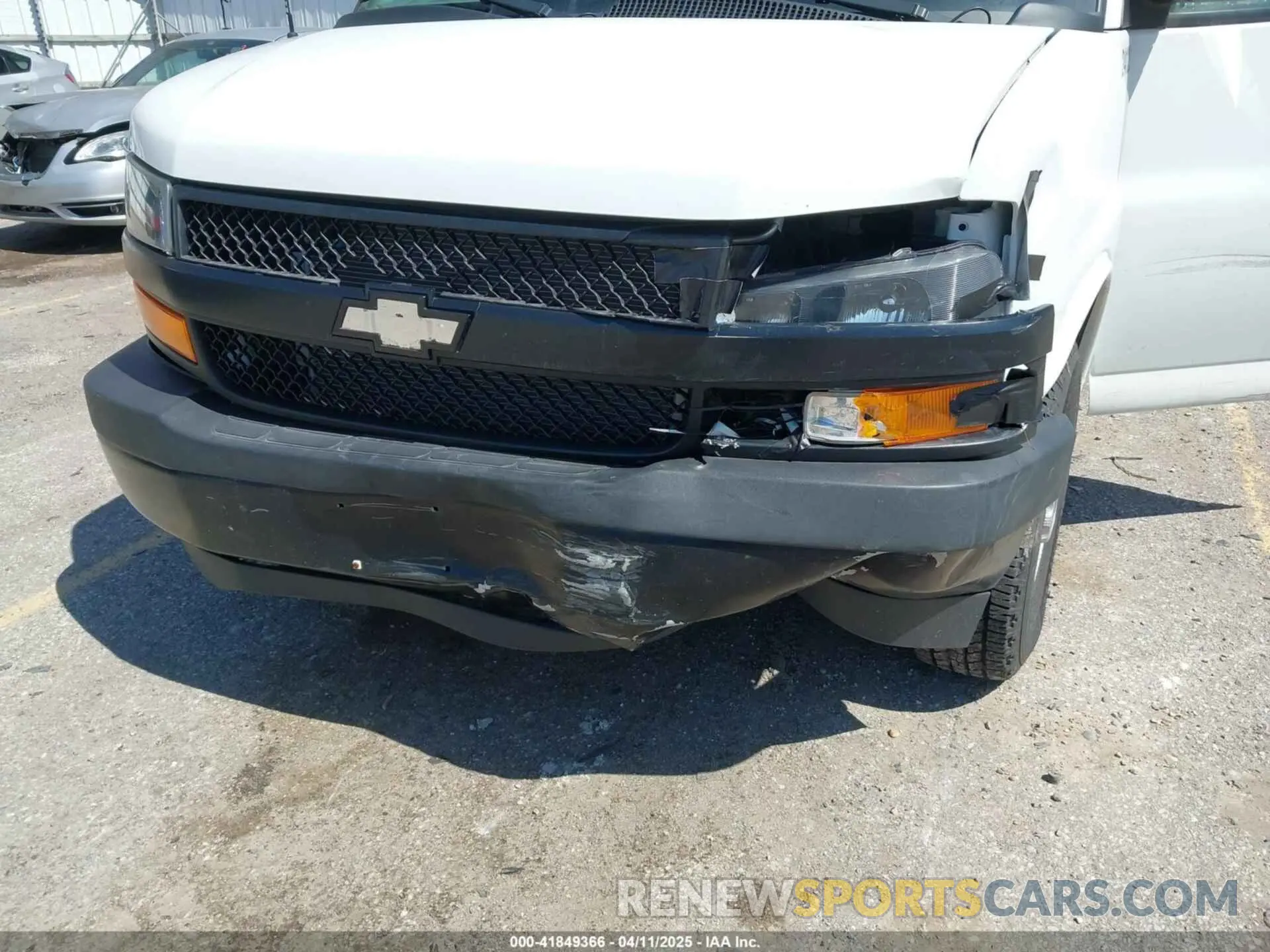 6 Photograph of a damaged car 1GCWGAFP6K1240800 CHEVROLET EXPRESS 2500 2019