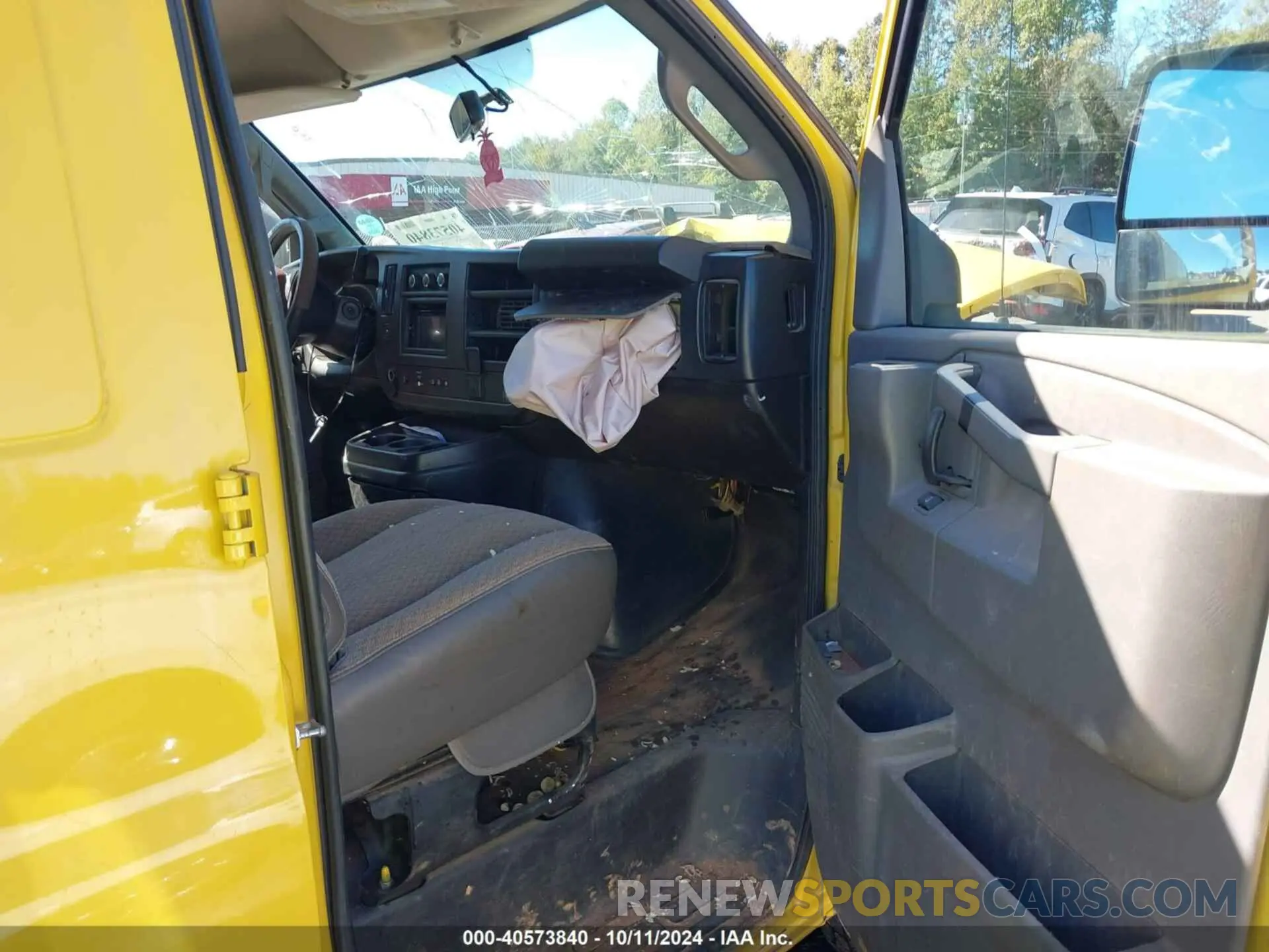 5 Photograph of a damaged car 1GCWGAFP7K1179487 CHEVROLET EXPRESS 2500 2019