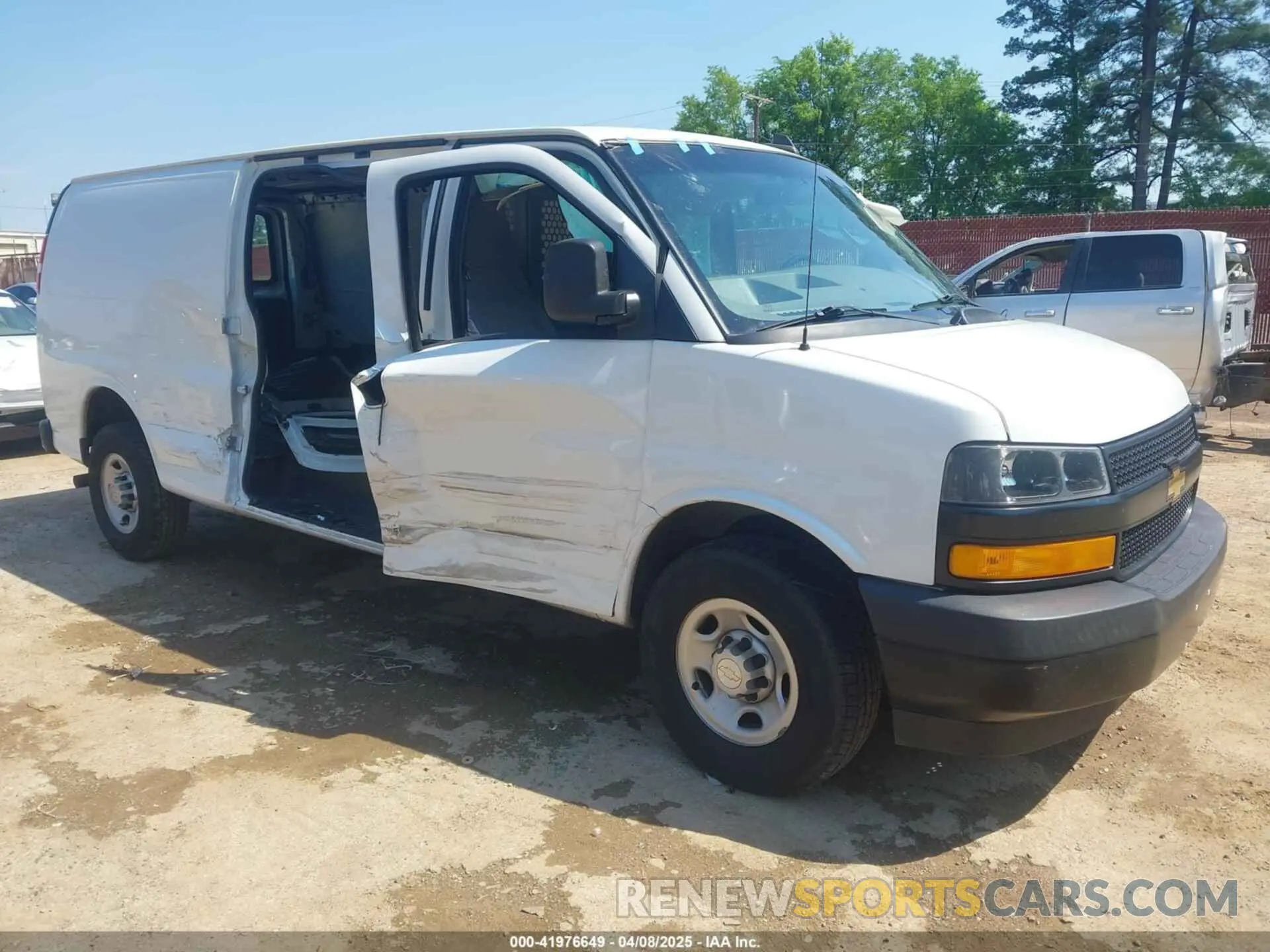 1 Photograph of a damaged car 1GCWGBFP8K1144902 CHEVROLET EXPRESS 2500 2019