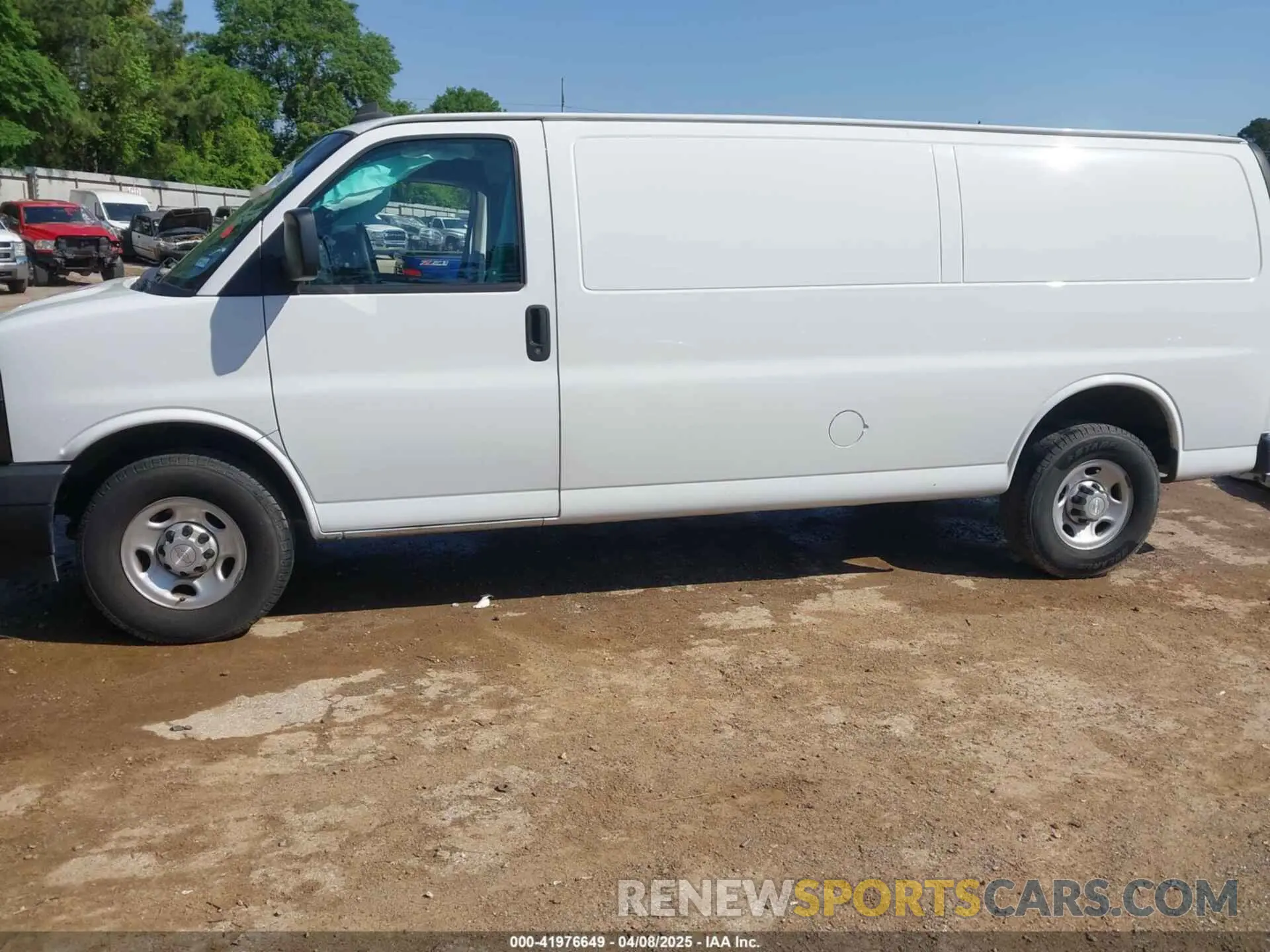 15 Photograph of a damaged car 1GCWGBFP8K1144902 CHEVROLET EXPRESS 2500 2019