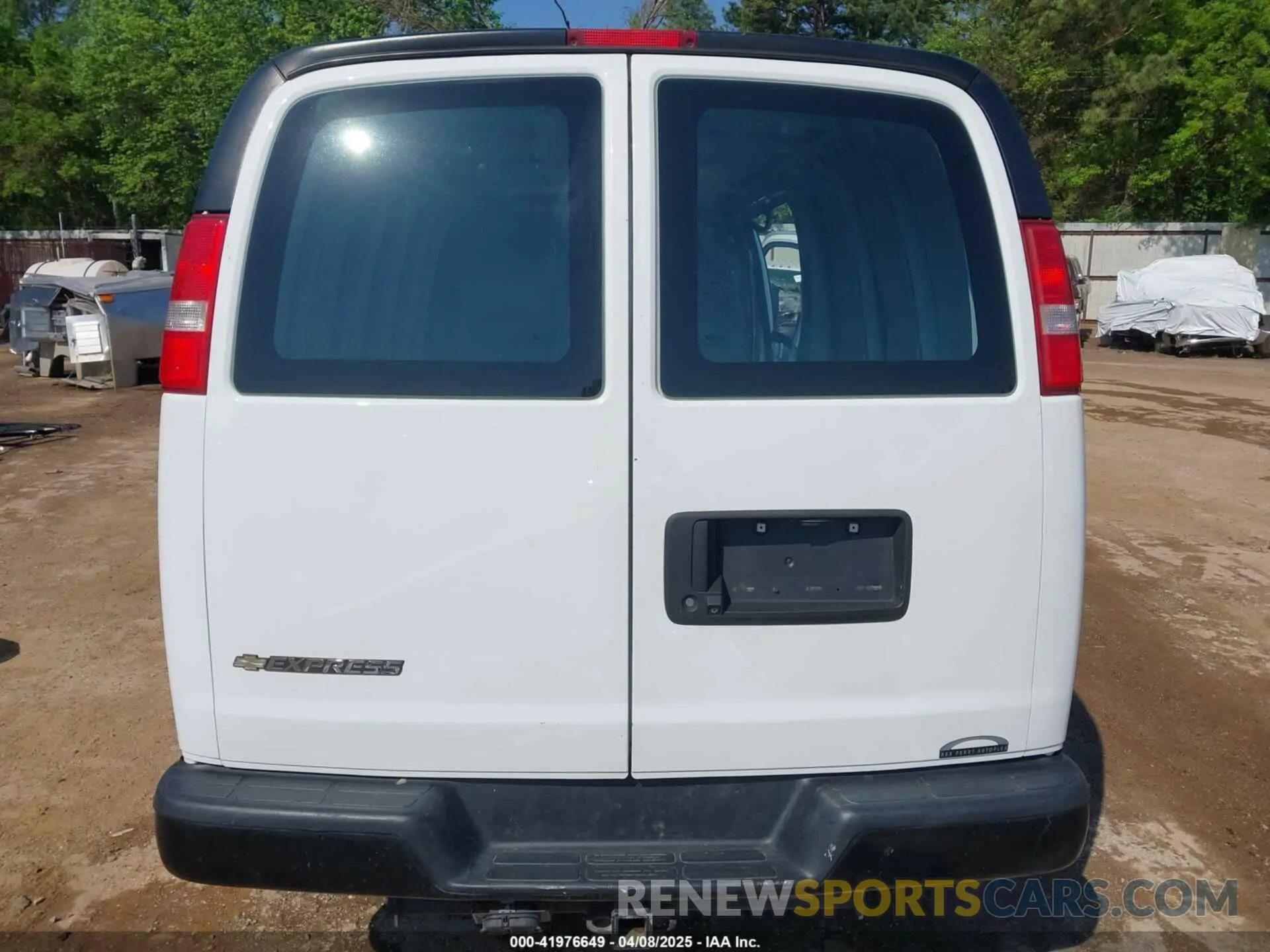 17 Photograph of a damaged car 1GCWGBFP8K1144902 CHEVROLET EXPRESS 2500 2019