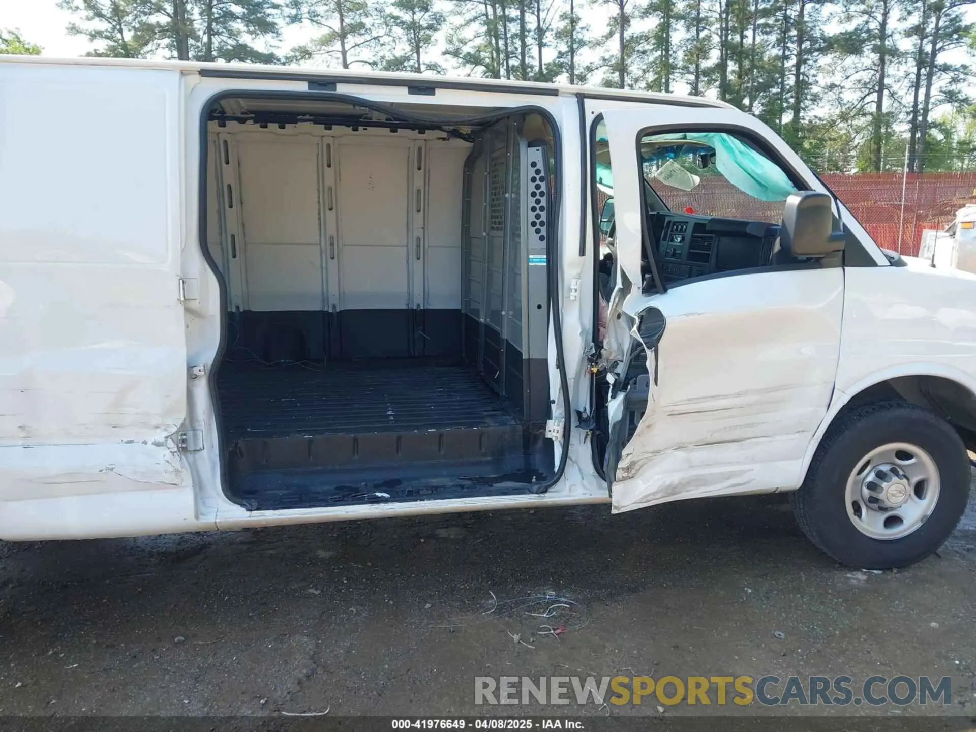 6 Photograph of a damaged car 1GCWGBFP8K1144902 CHEVROLET EXPRESS 2500 2019