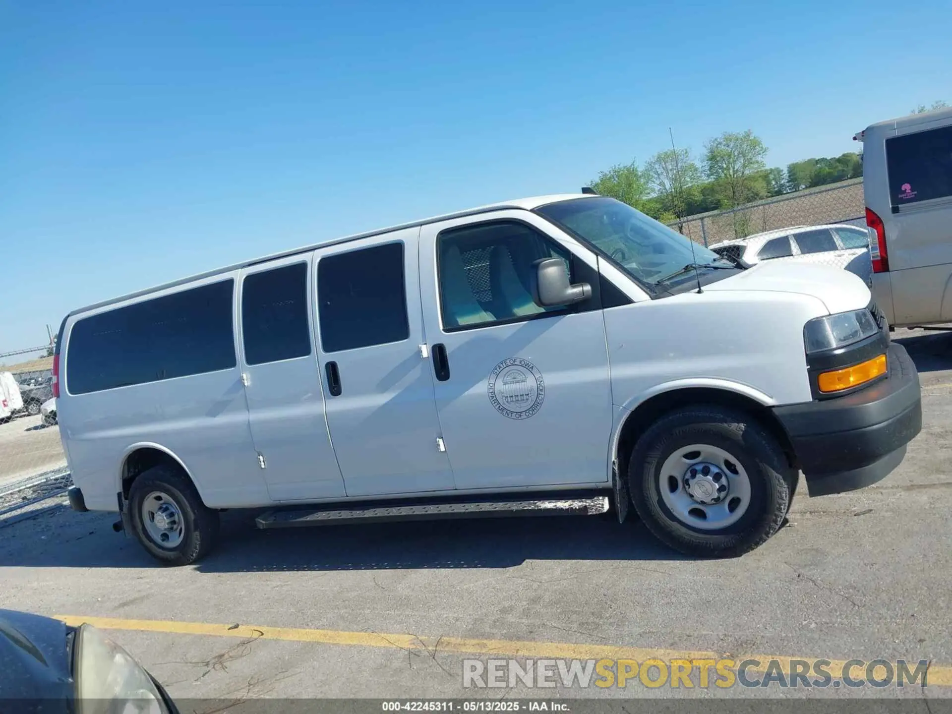 13 Фотография поврежденного автомобиля 1GAZGNFG8K1366931 CHEVROLET EXPRESS 3500 2019