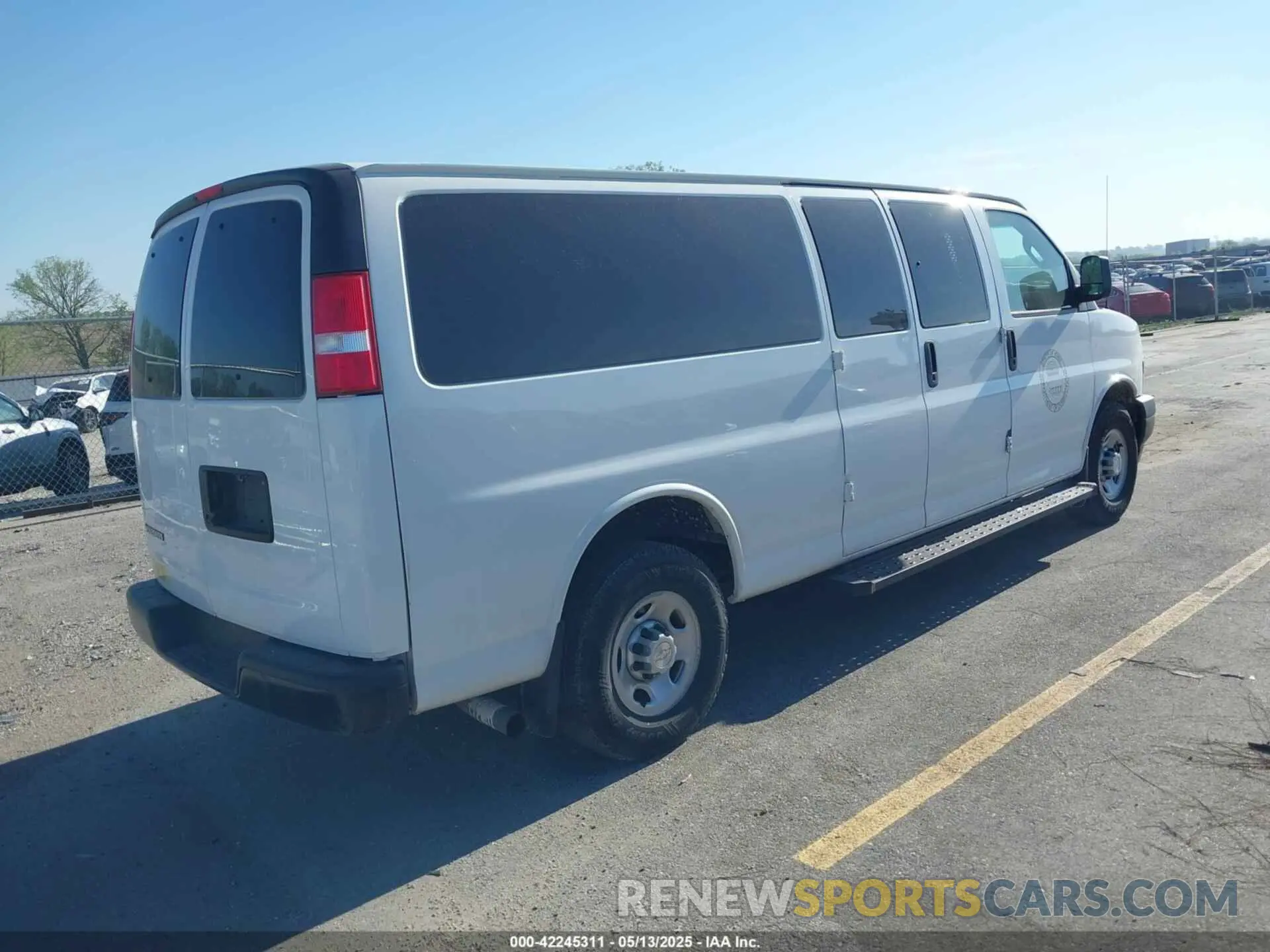 4 Фотография поврежденного автомобиля 1GAZGNFG8K1366931 CHEVROLET EXPRESS 3500 2019