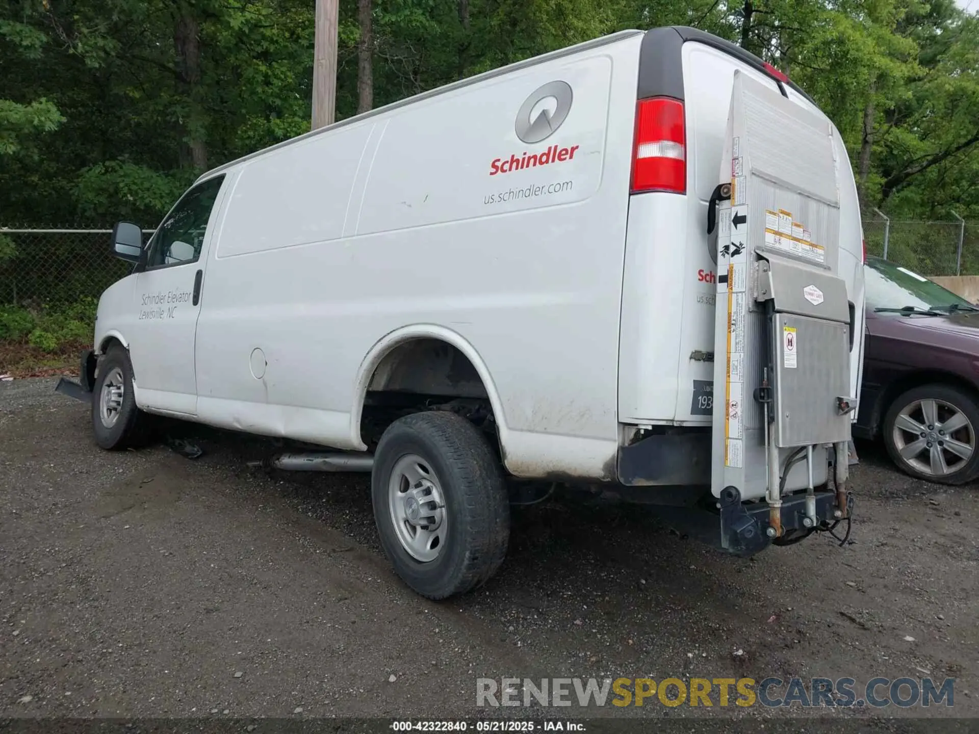 3 Фотография поврежденного автомобиля 1GCZGGFP9K1332273 CHEVROLET EXPRESS 3500 2019