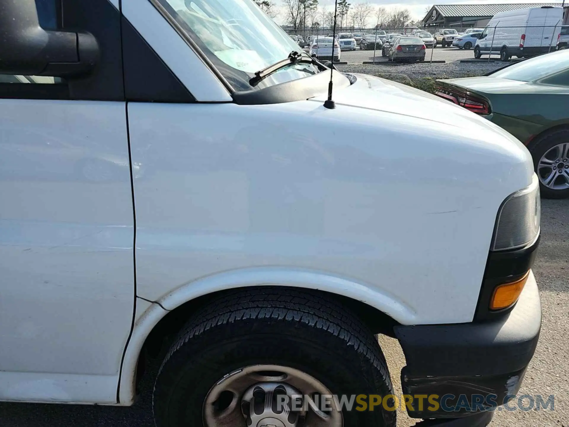 32 Фотография поврежденного автомобиля 1GCWGAFG0L1190607 CHEVROLET EXPRESS CARGO 2020