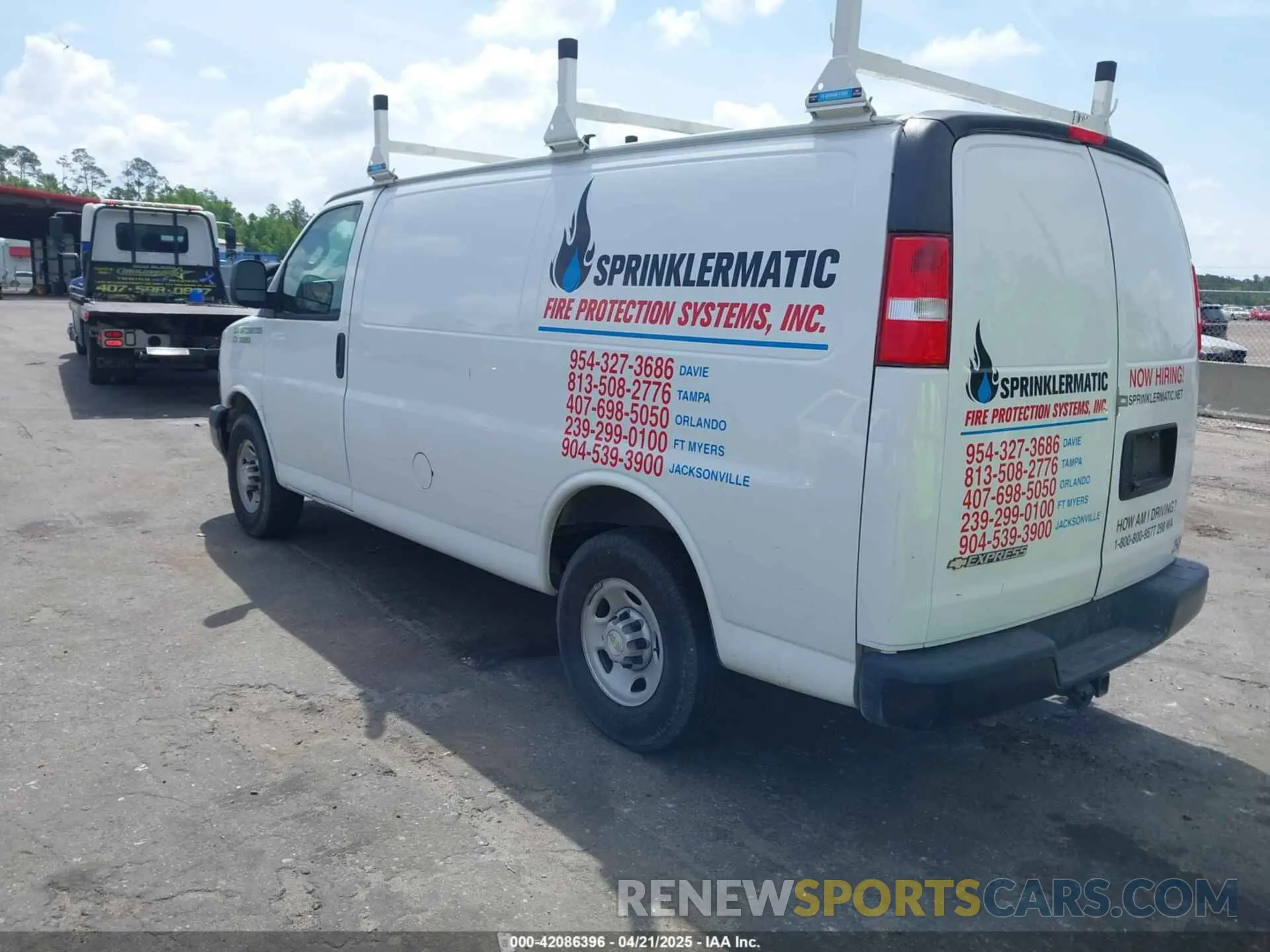 3 Фотография поврежденного автомобиля 1GCWGAFG0L1253107 CHEVROLET EXPRESS CARGO 2020