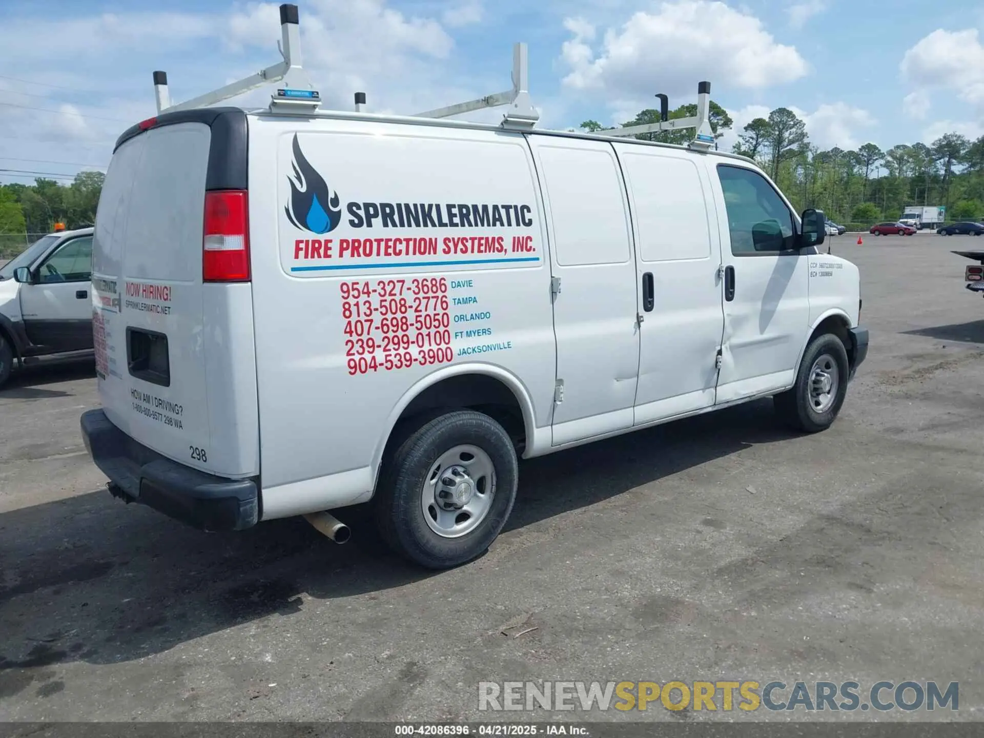 4 Фотография поврежденного автомобиля 1GCWGAFG0L1253107 CHEVROLET EXPRESS CARGO 2020