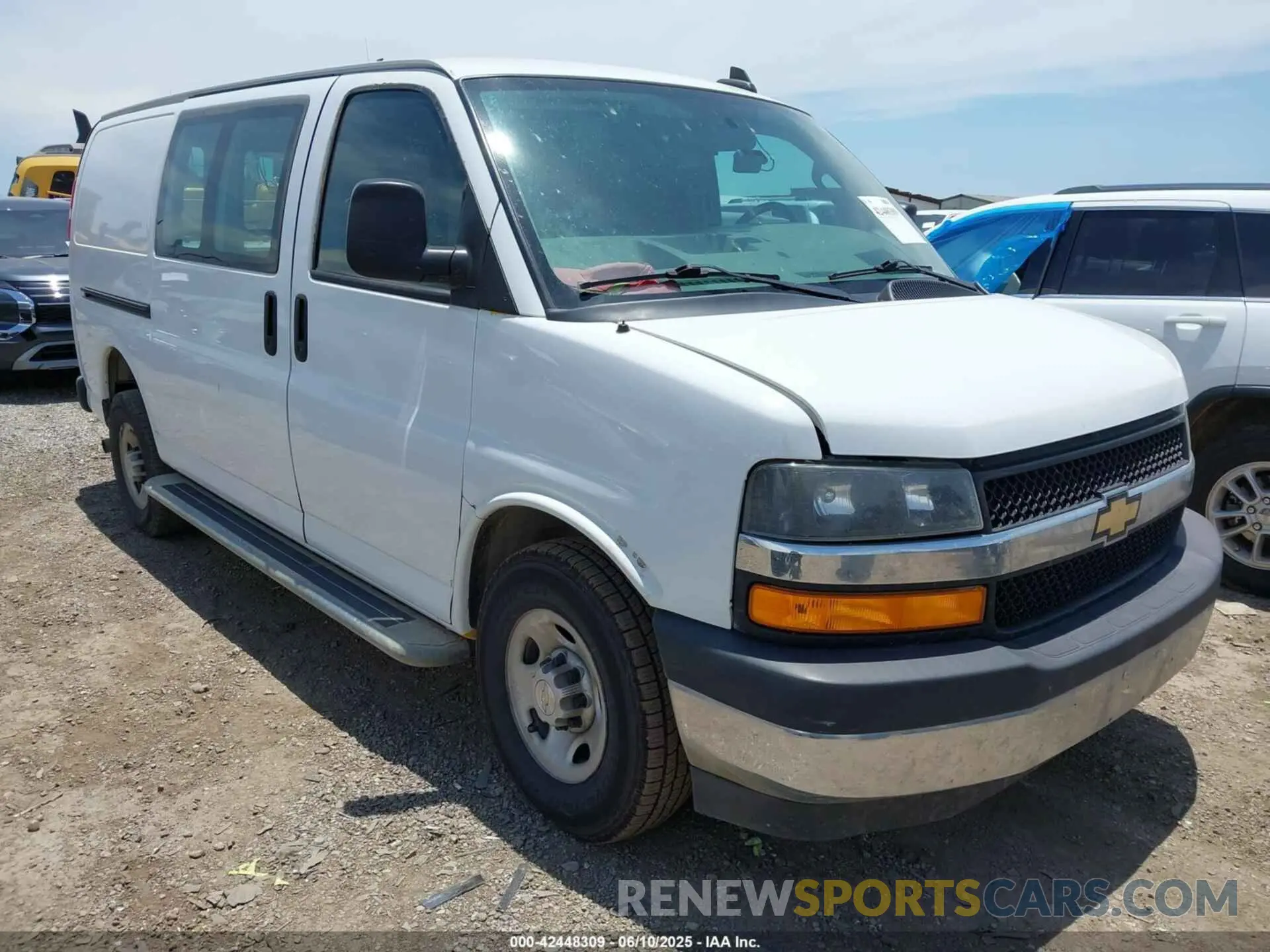 1 Photograph of a damaged car 1GCWGAFG2L1194061 CHEVROLET EXPRESS CARGO 2020