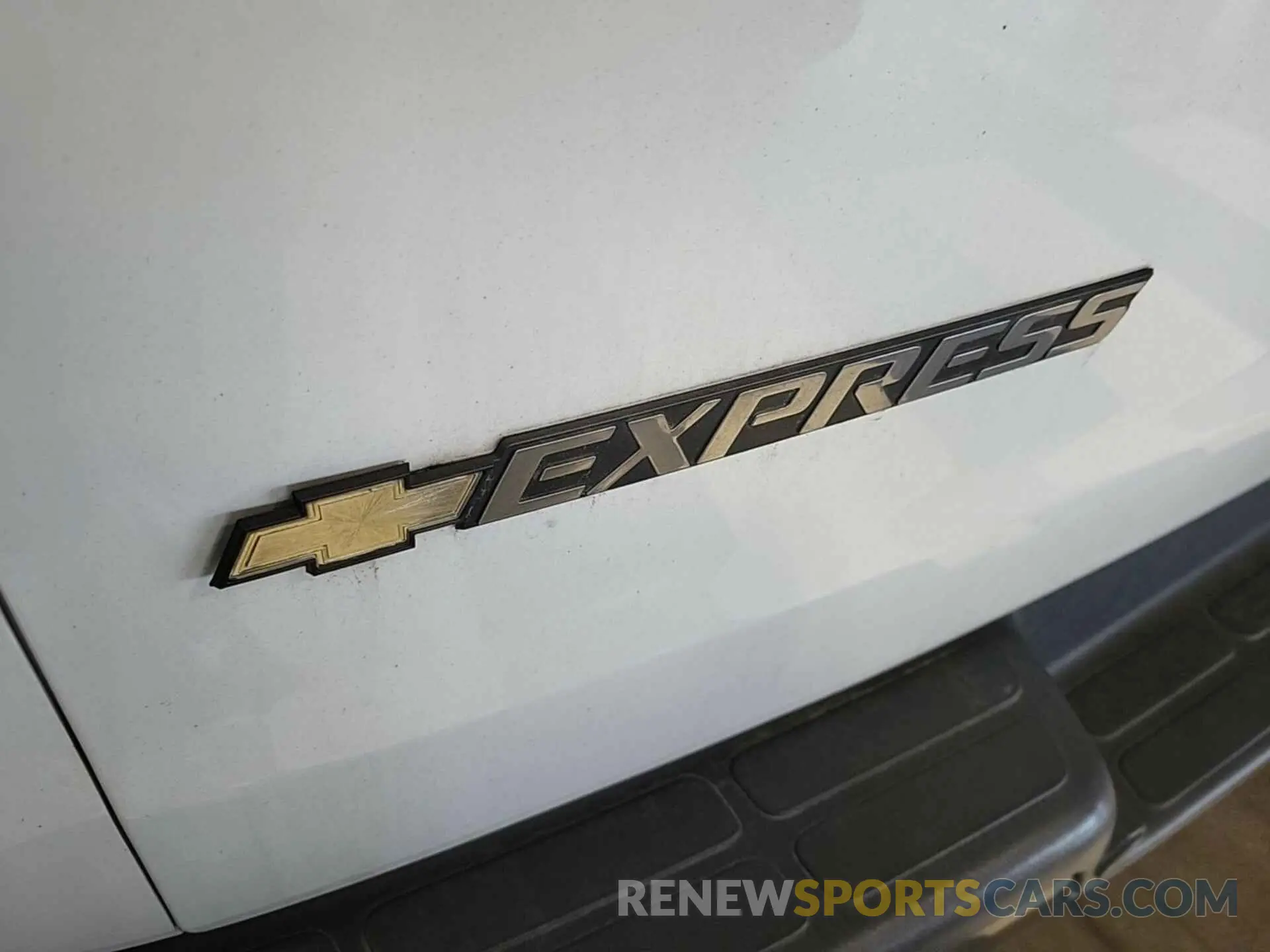 16 Photograph of a damaged car 1GCWGAFG3L1163983 CHEVROLET EXPRESS CARGO 2020