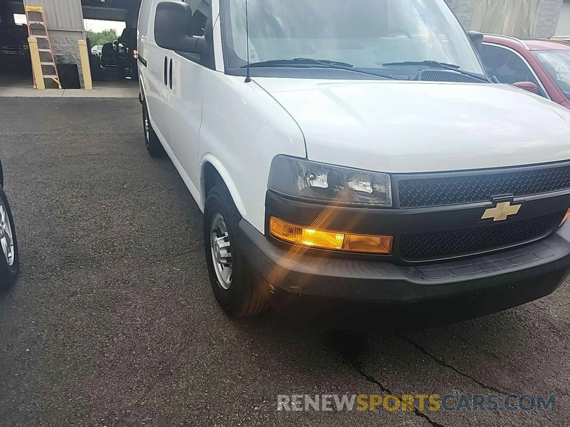 5 Photograph of a damaged car 1GCWGAFG3L1163983 CHEVROLET EXPRESS CARGO 2020