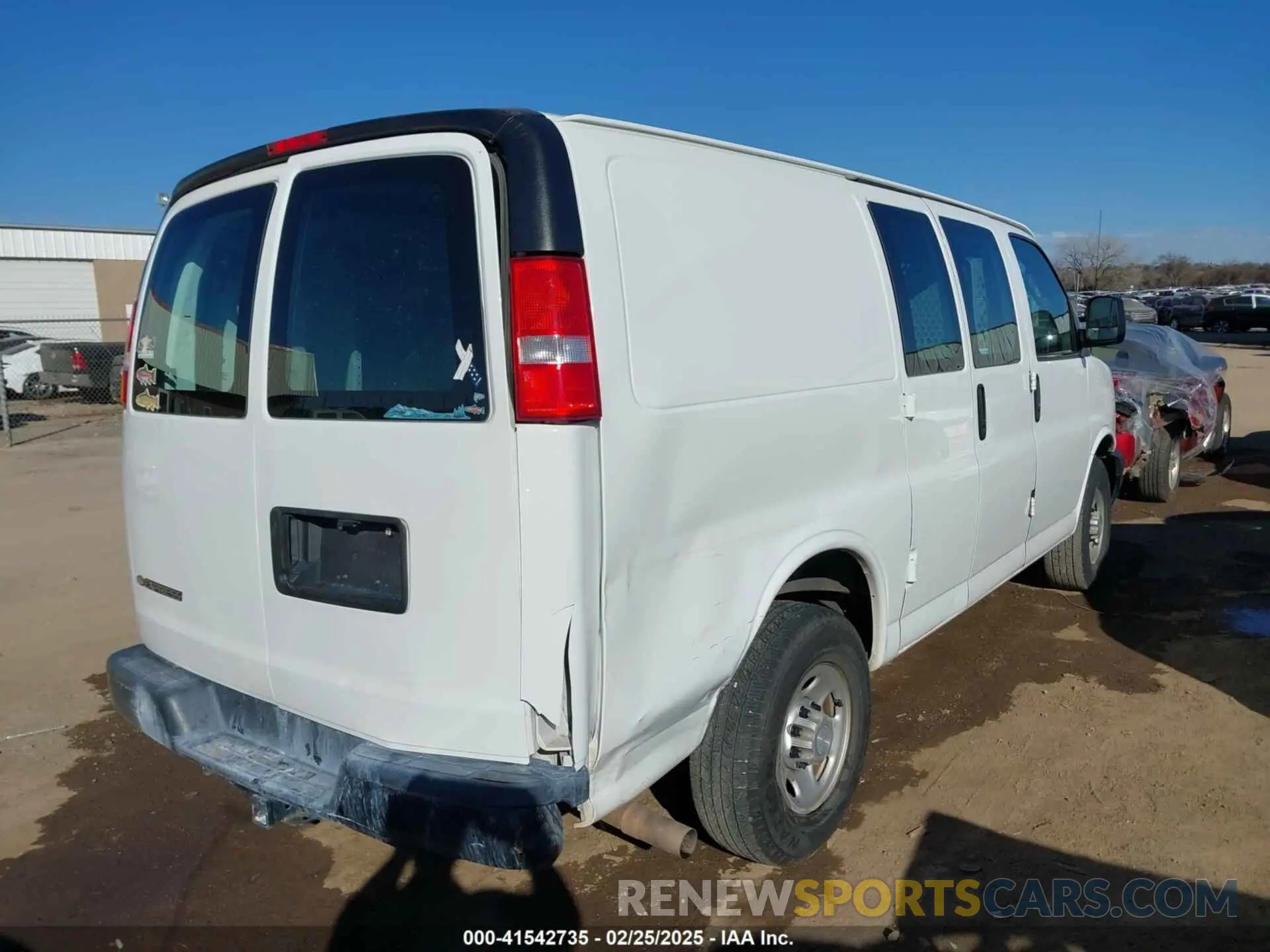 4 Photograph of a damaged car 1GCWGAFG4L1122214 CHEVROLET EXPRESS CARGO 2020