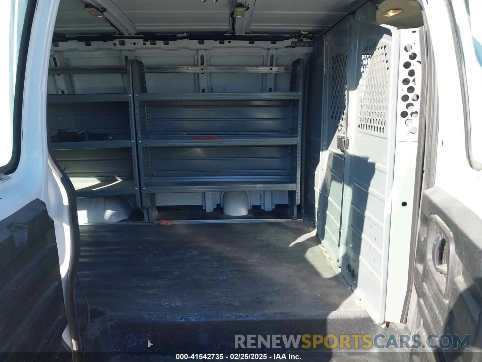 8 Photograph of a damaged car 1GCWGAFG4L1122214 CHEVROLET EXPRESS CARGO 2020