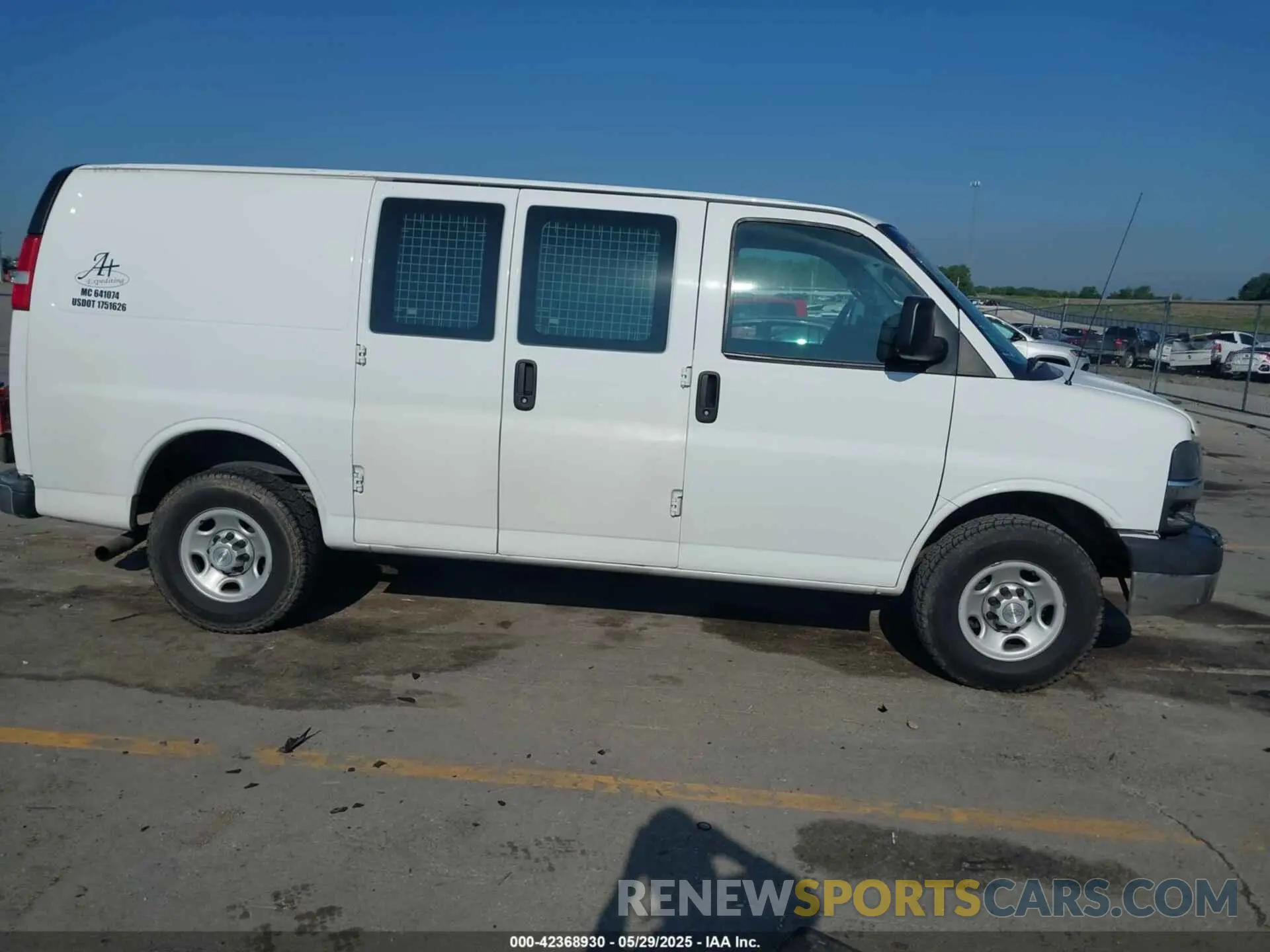 13 Фотография поврежденного автомобиля 1GCWGAFG4L1136579 CHEVROLET EXPRESS CARGO 2020