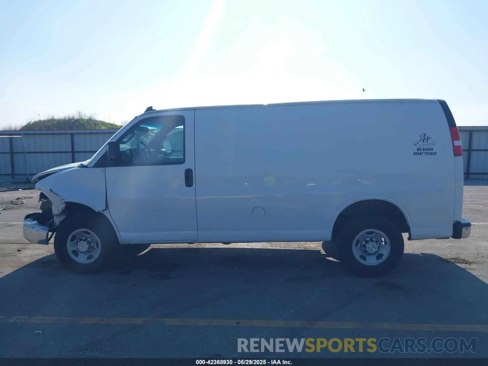 14 Фотография поврежденного автомобиля 1GCWGAFG4L1136579 CHEVROLET EXPRESS CARGO 2020