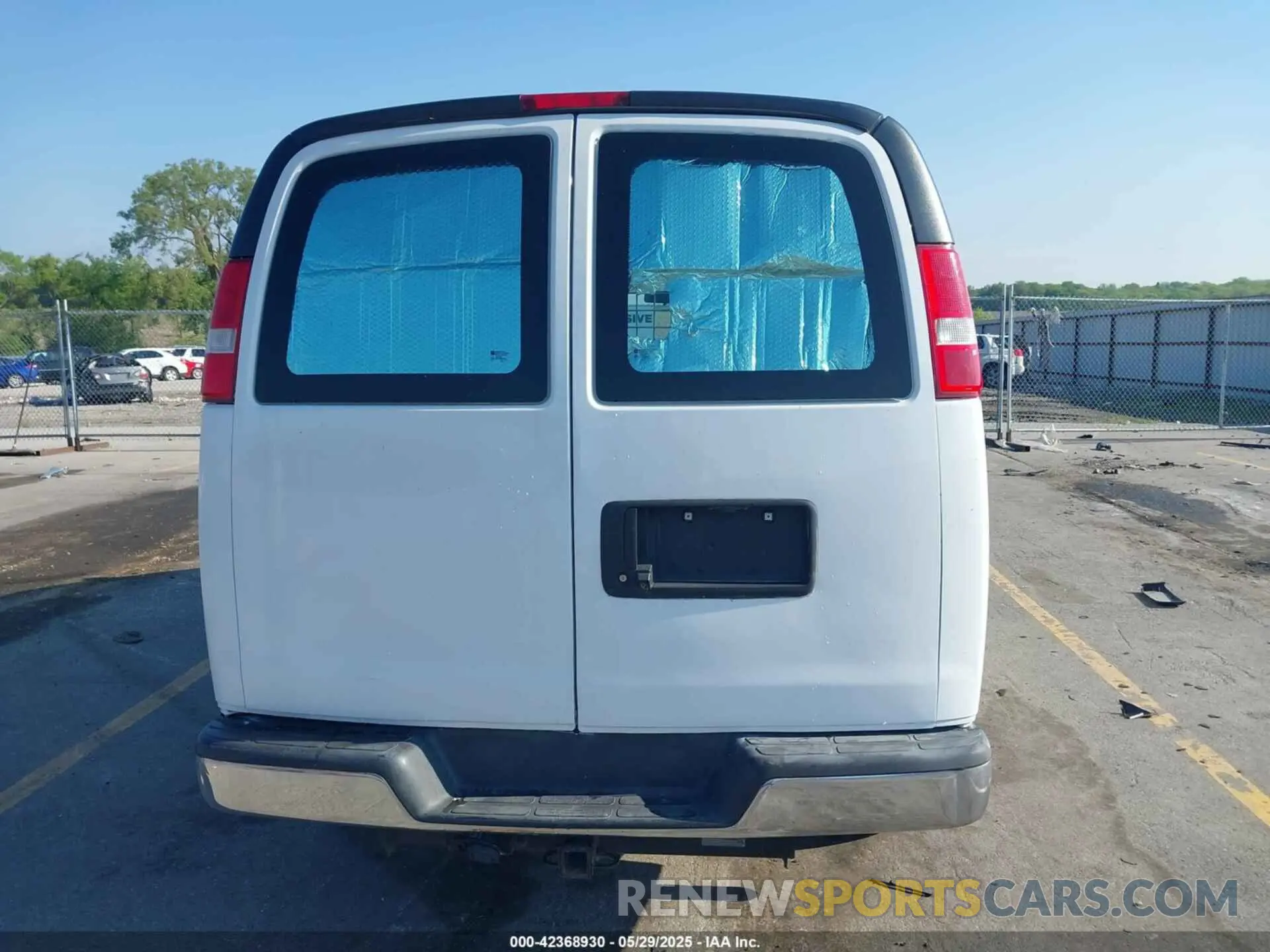 16 Фотография поврежденного автомобиля 1GCWGAFG4L1136579 CHEVROLET EXPRESS CARGO 2020