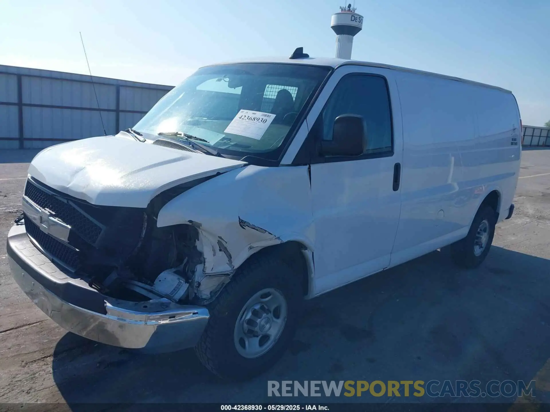 2 Фотография поврежденного автомобиля 1GCWGAFG4L1136579 CHEVROLET EXPRESS CARGO 2020
