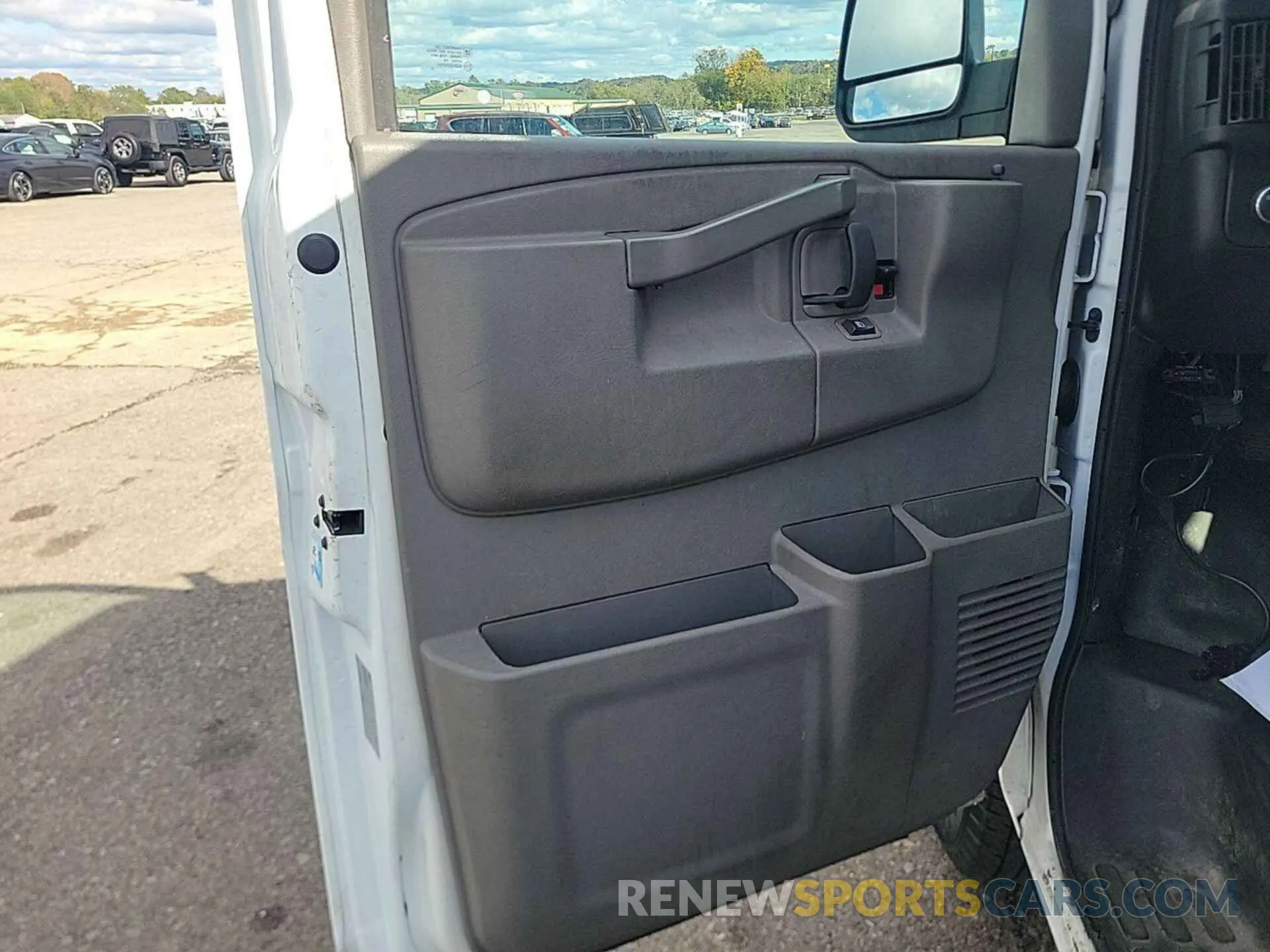 6 Фотография поврежденного автомобиля 1GCWGAFG4L1190903 CHEVROLET EXPRESS CARGO 2020