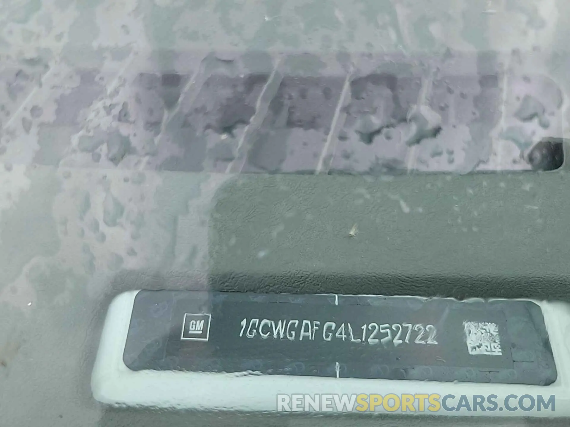 10 Photograph of a damaged car 1GCWGAFG4L1252722 CHEVROLET EXPRESS CARGO 2020