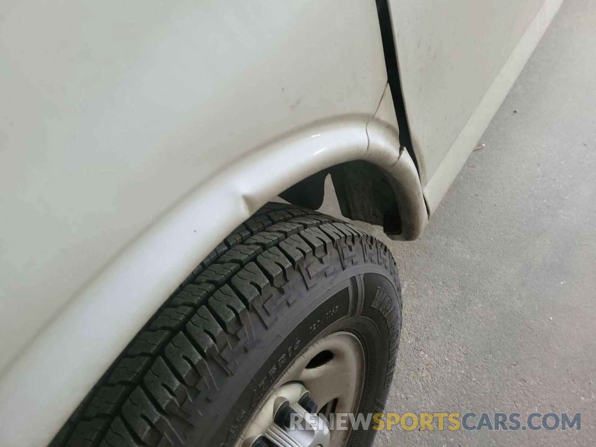 18 Photograph of a damaged car 1GCWGAFG4L1252722 CHEVROLET EXPRESS CARGO 2020