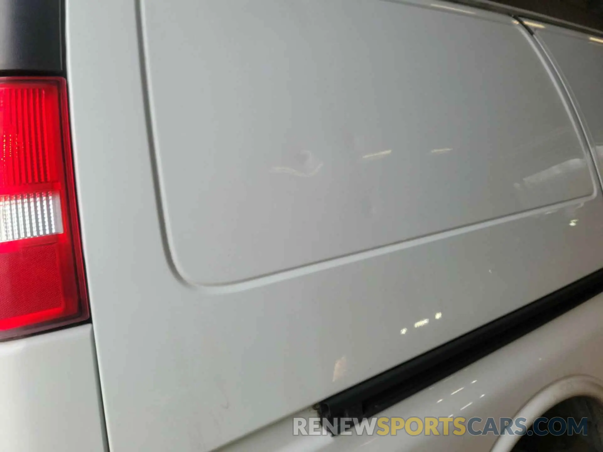 24 Photograph of a damaged car 1GCWGAFG4L1252722 CHEVROLET EXPRESS CARGO 2020