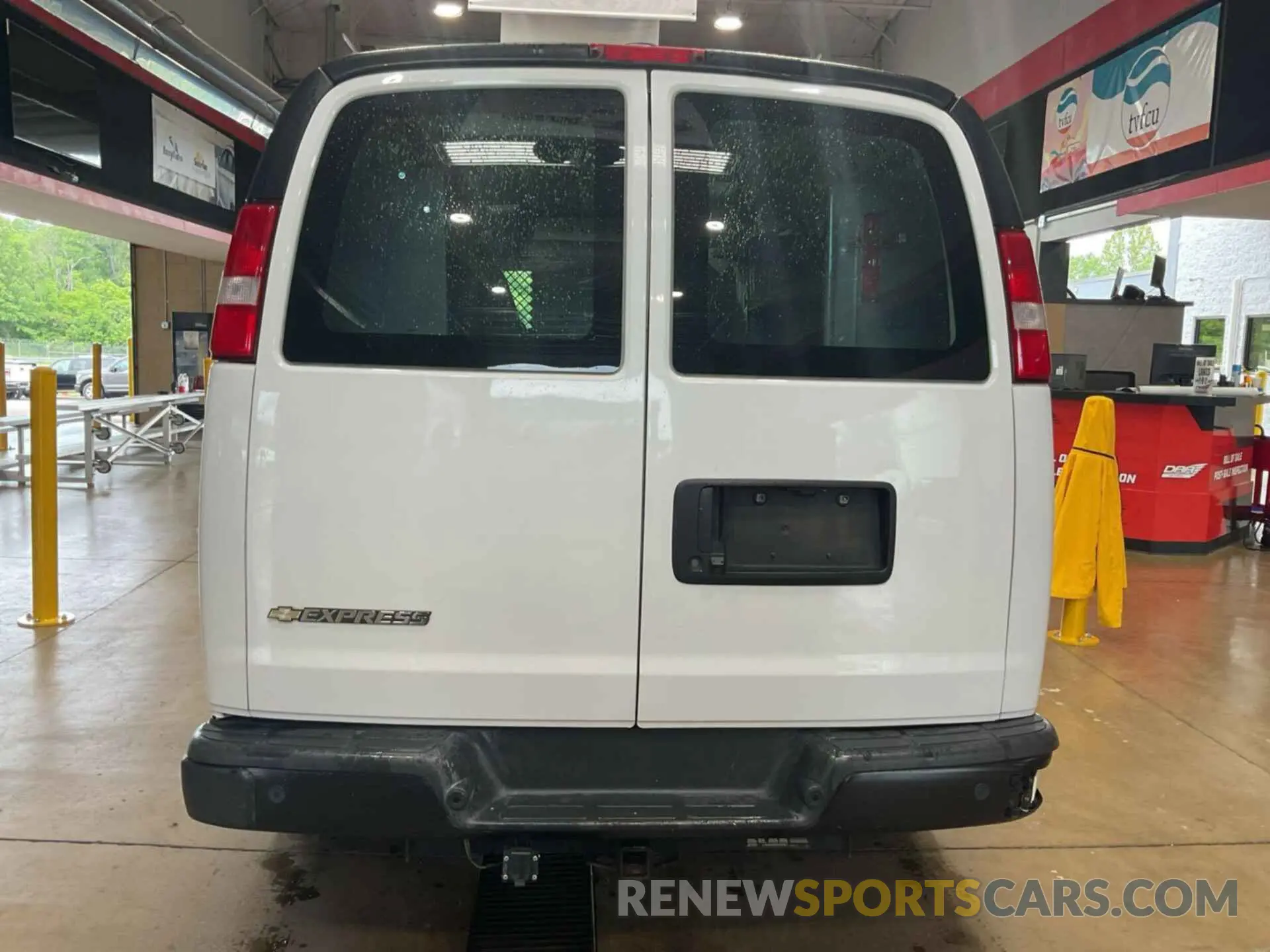 22 Photograph of a damaged car 1GCWGAFG4L1260657 CHEVROLET EXPRESS CARGO 2020
