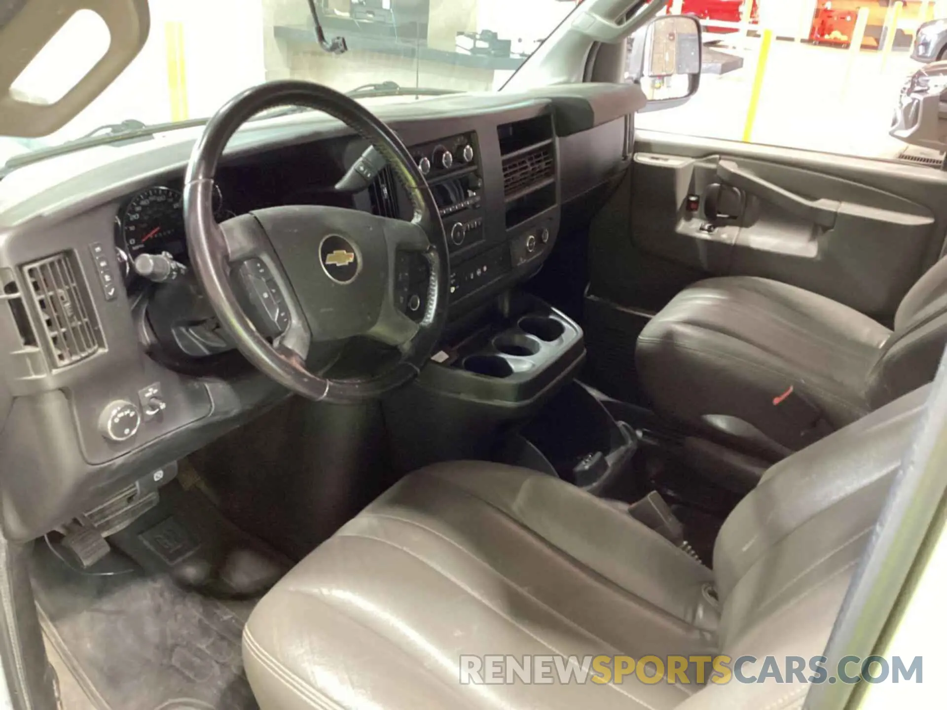 4 Photograph of a damaged car 1GCWGAFG4L1260657 CHEVROLET EXPRESS CARGO 2020