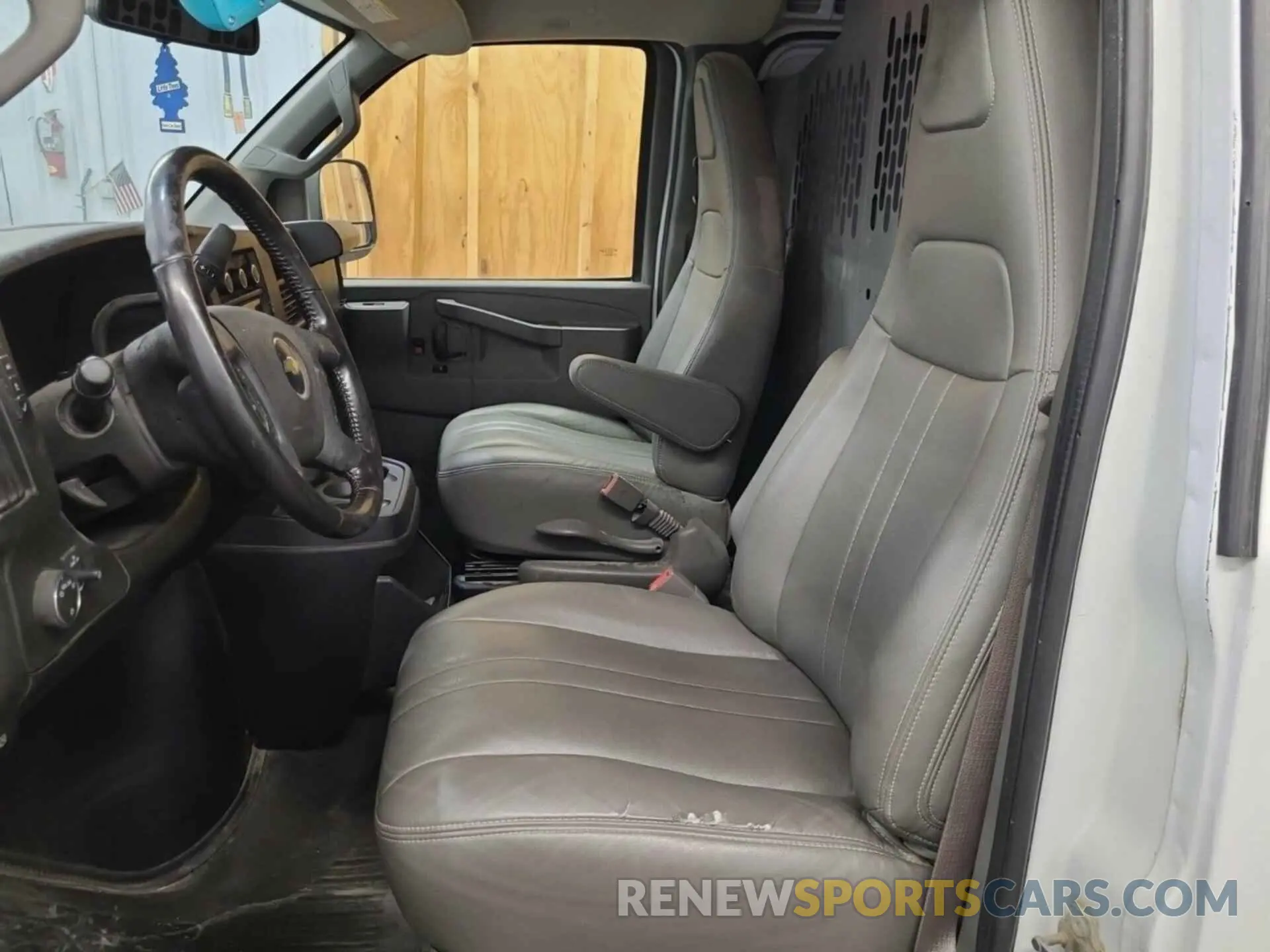 17 Фотография поврежденного автомобиля 1GCWGAFG7L1218659 CHEVROLET EXPRESS CARGO 2020