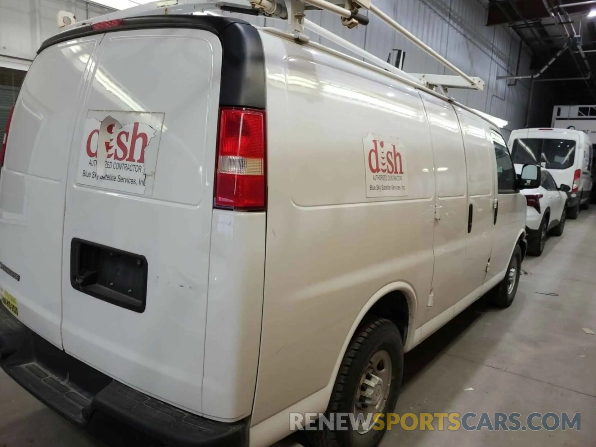 2 Фотография поврежденного автомобиля 1GCWGAFG7L1218659 CHEVROLET EXPRESS CARGO 2020
