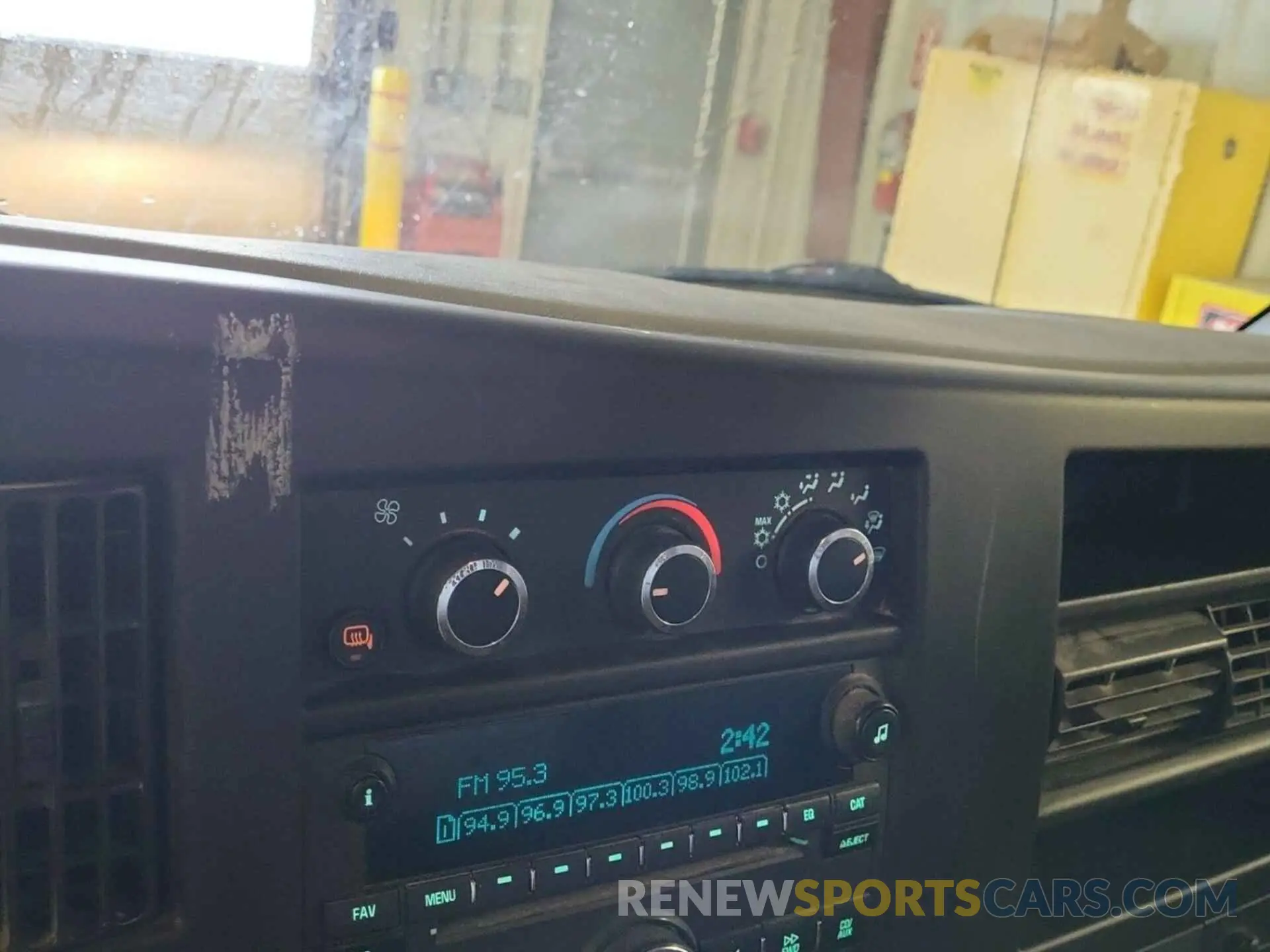 49 Фотография поврежденного автомобиля 1GCWGAFG7L1218659 CHEVROLET EXPRESS CARGO 2020