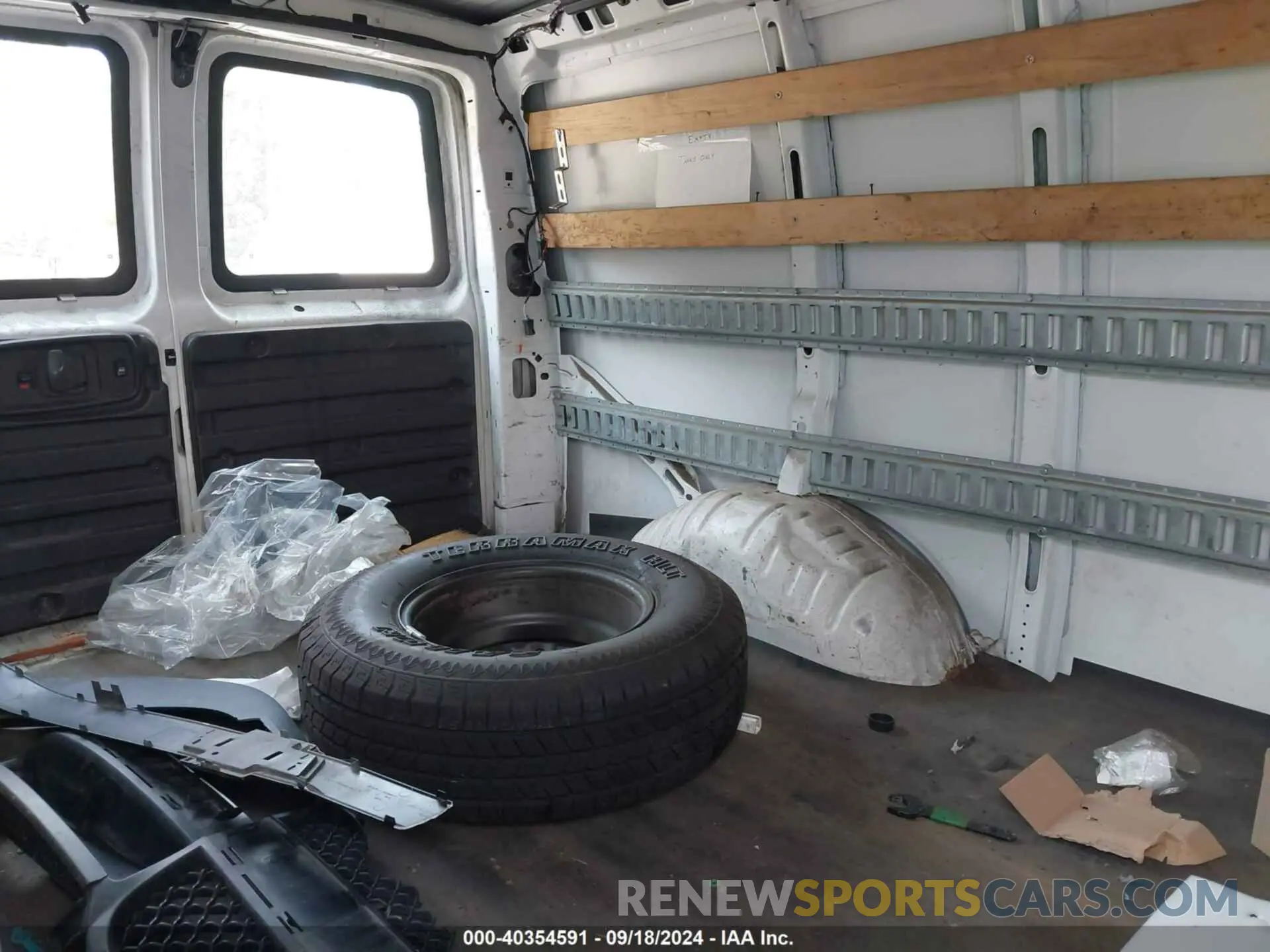 8 Photograph of a damaged car 1GCWGAFG8L1263027 CHEVROLET EXPRESS CARGO 2020