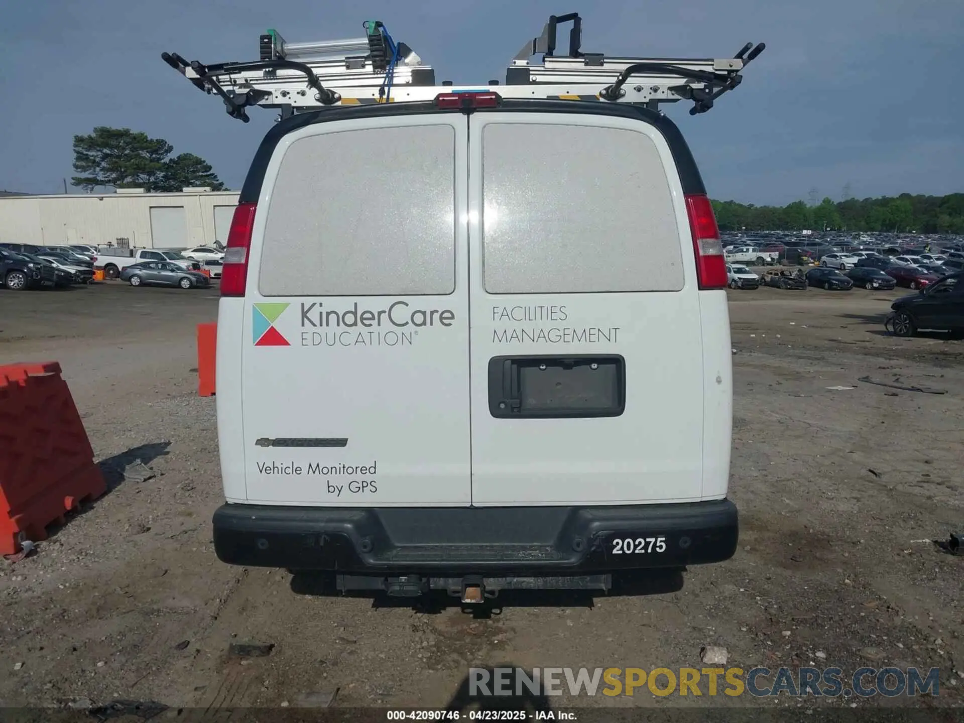 16 Photograph of a damaged car 1GCWGAFP0L1261725 CHEVROLET EXPRESS CARGO 2020
