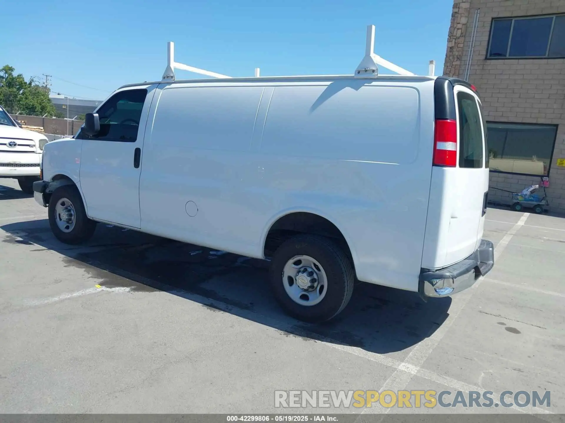 3 Фотография поврежденного автомобиля 1GCWGAFP3L1273819 CHEVROLET EXPRESS CARGO 2020