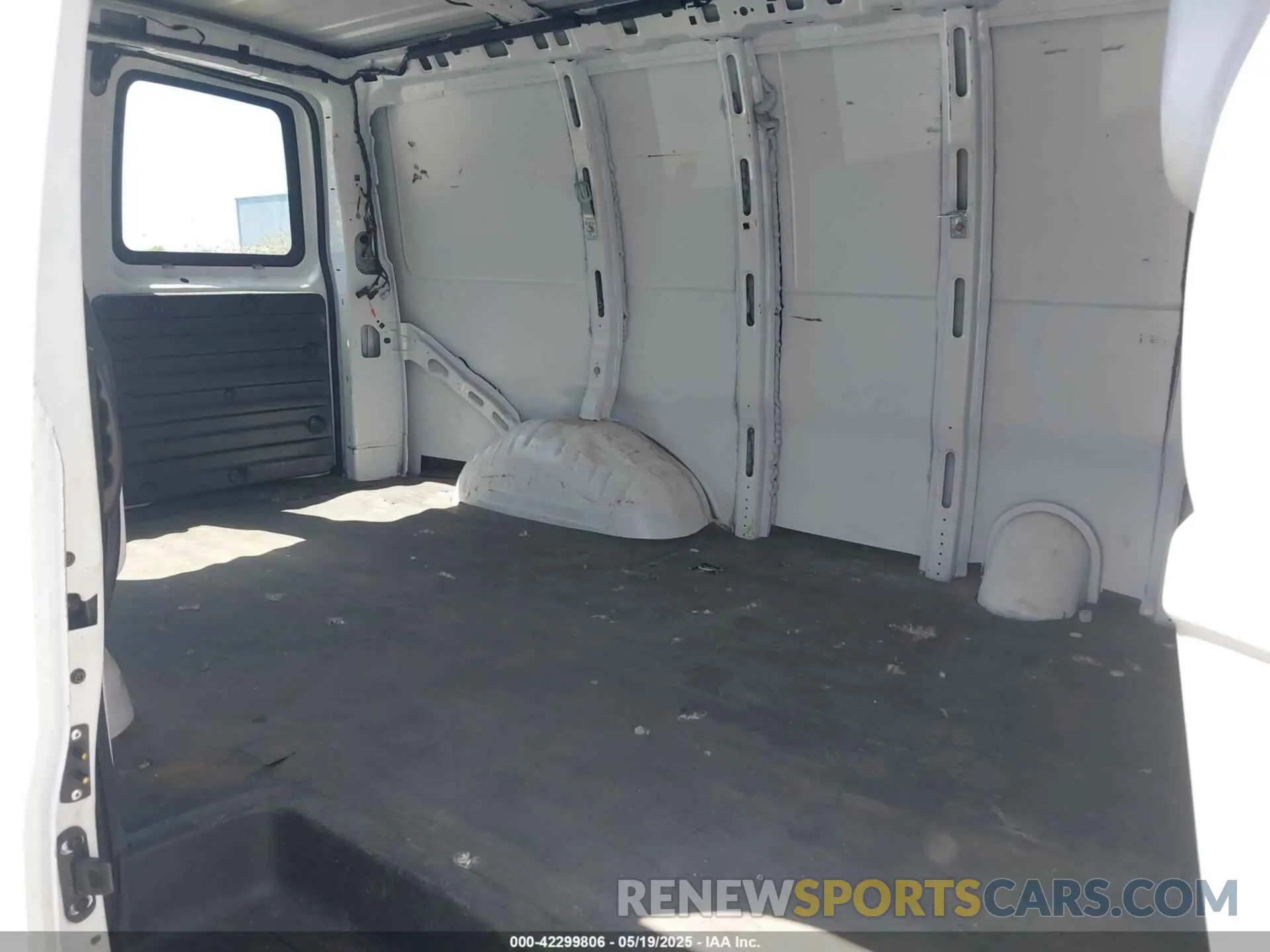 8 Фотография поврежденного автомобиля 1GCWGAFP3L1273819 CHEVROLET EXPRESS CARGO 2020