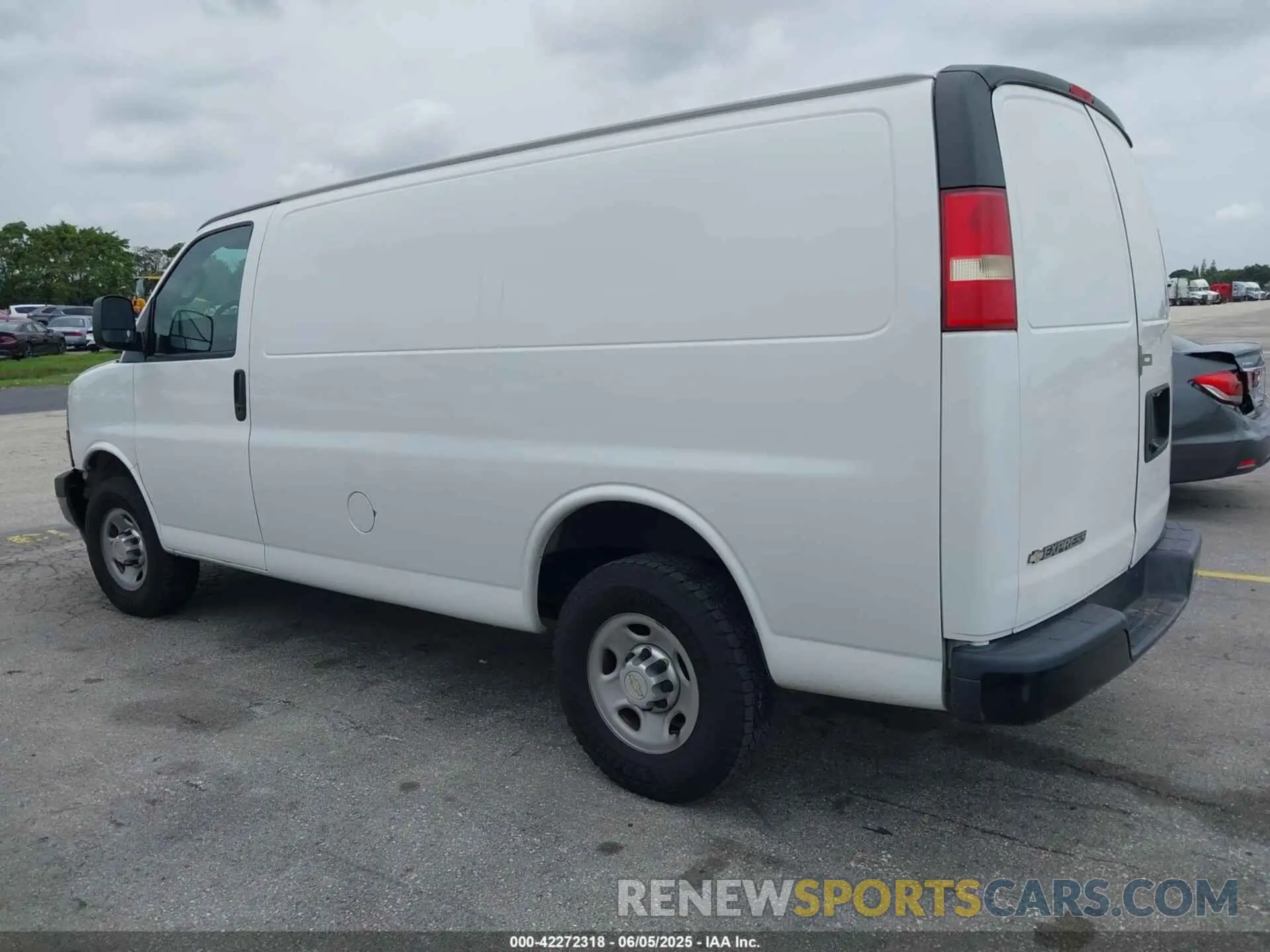 3 Photograph of a damaged car 1GCWGAFP4L1153737 CHEVROLET EXPRESS CARGO 2020