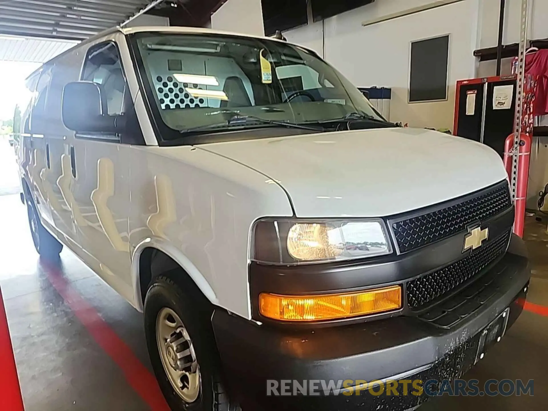 10 Фотография поврежденного автомобиля 1GCWGAFP5L1253684 CHEVROLET EXPRESS CARGO 2020