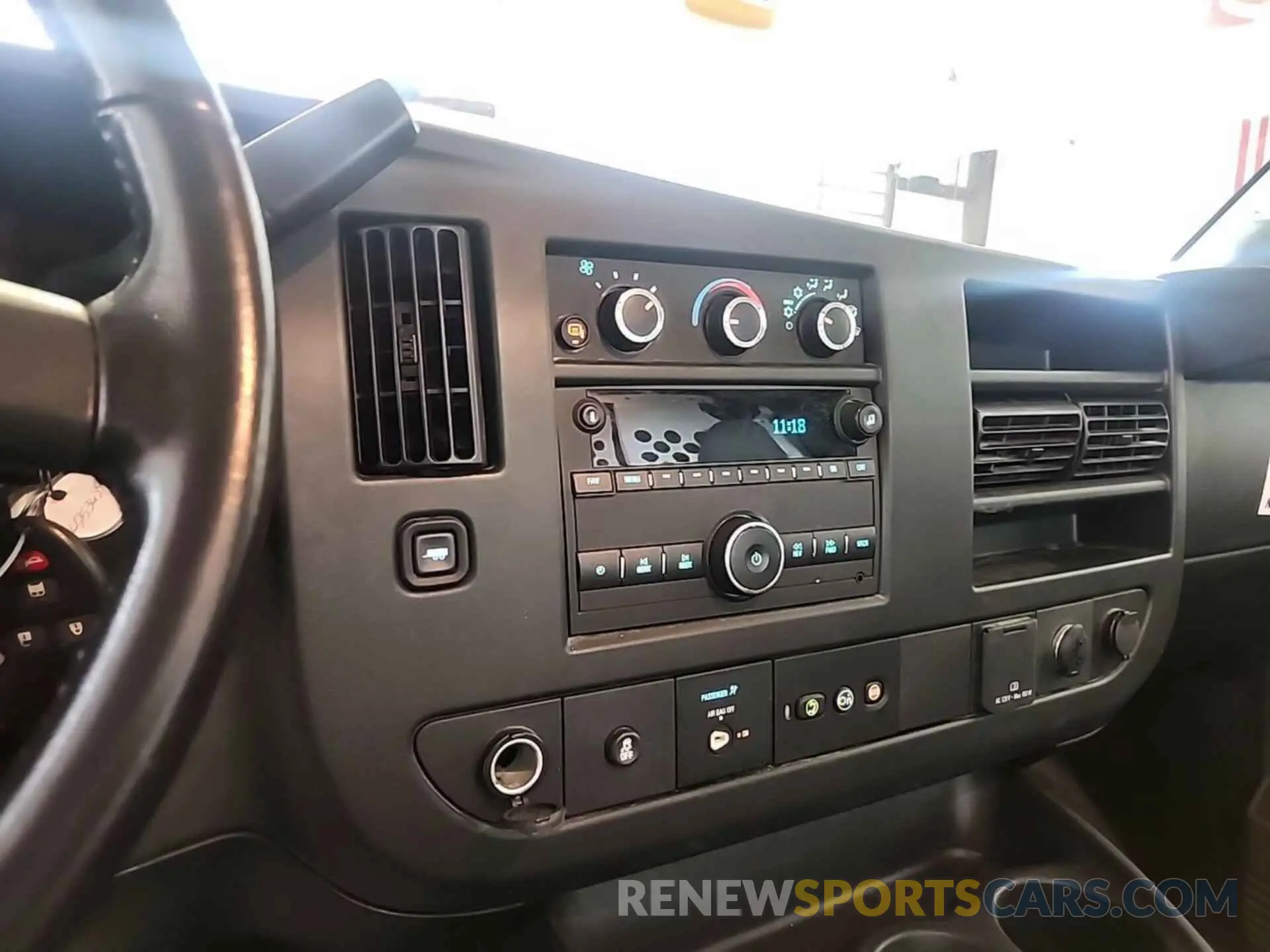 18 Фотография поврежденного автомобиля 1GCWGAFP5L1253684 CHEVROLET EXPRESS CARGO 2020