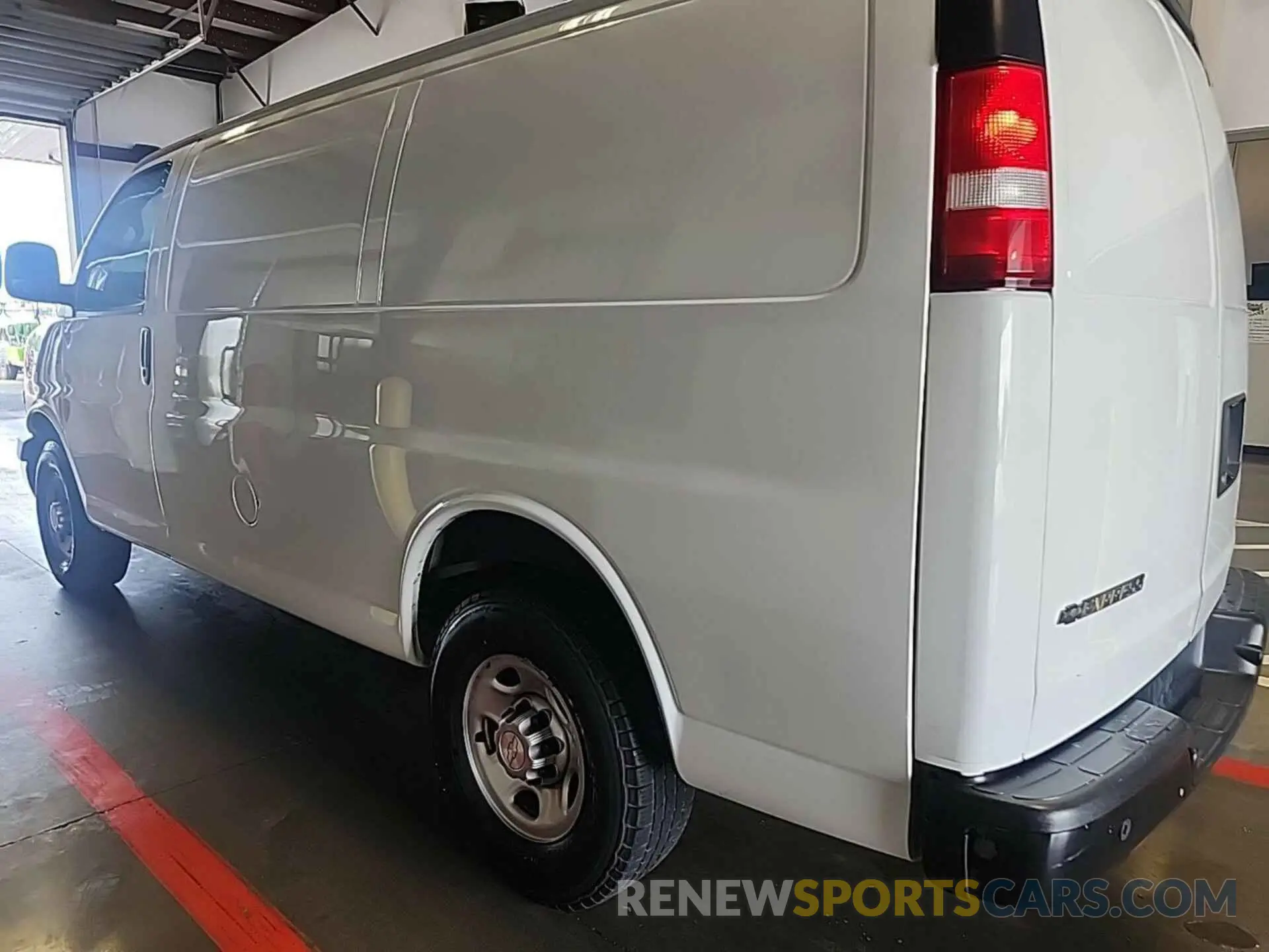 19 Фотография поврежденного автомобиля 1GCWGAFP5L1253684 CHEVROLET EXPRESS CARGO 2020
