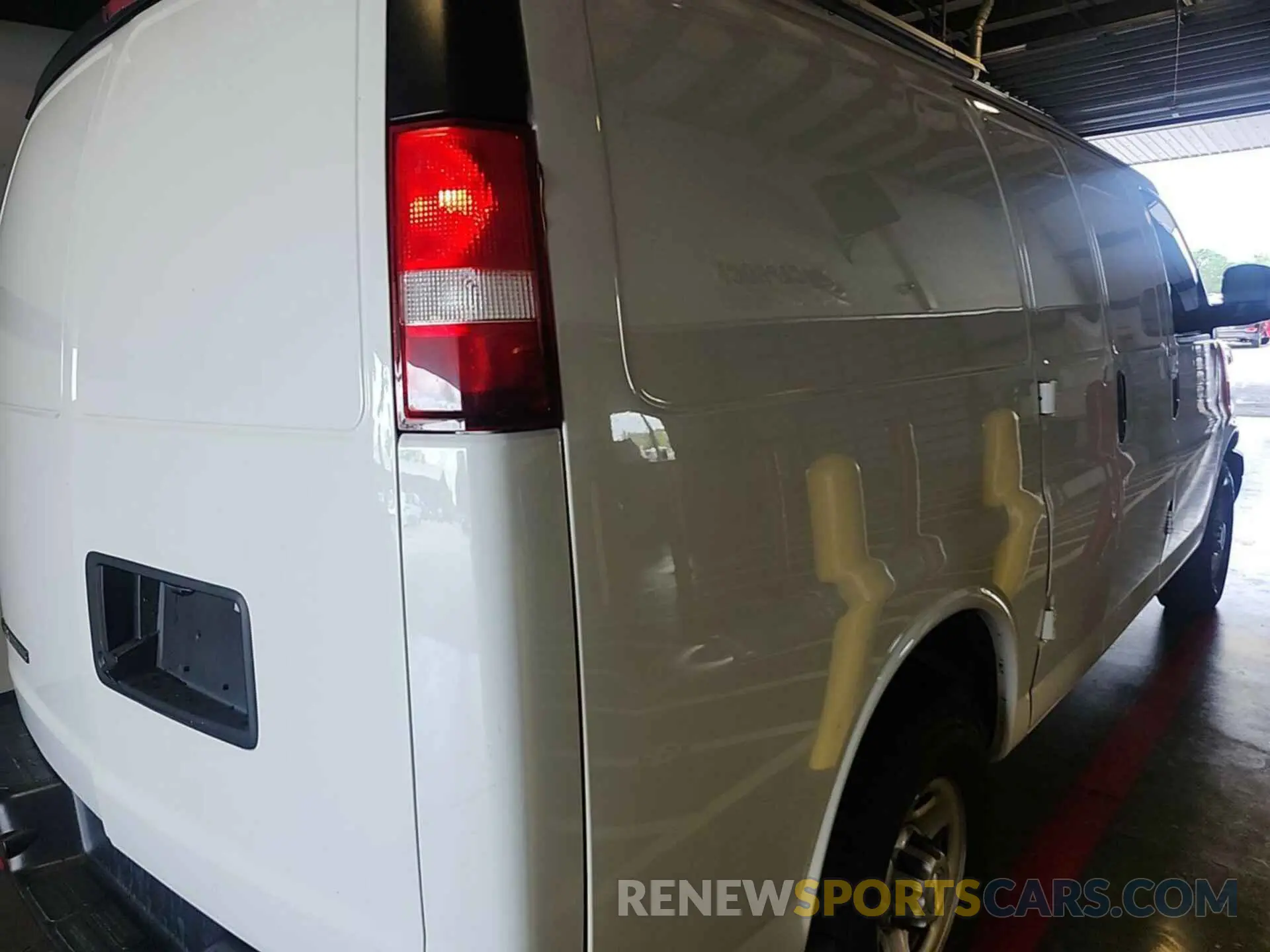 27 Фотография поврежденного автомобиля 1GCWGAFP5L1253684 CHEVROLET EXPRESS CARGO 2020