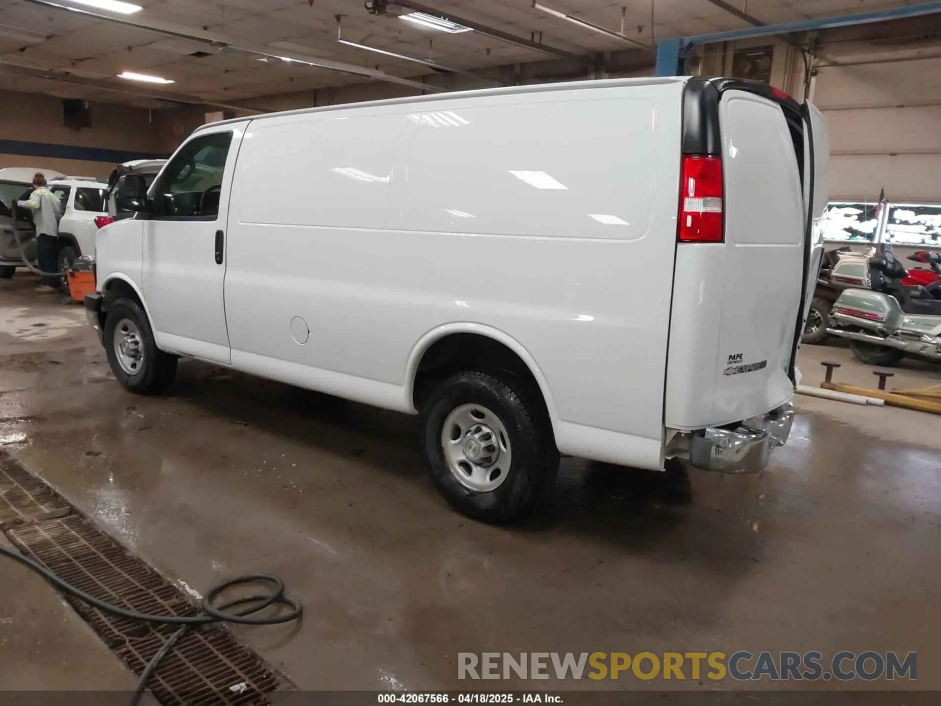 3 Photograph of a damaged car 1GCWGAFP5L1266659 CHEVROLET EXPRESS CARGO 2020