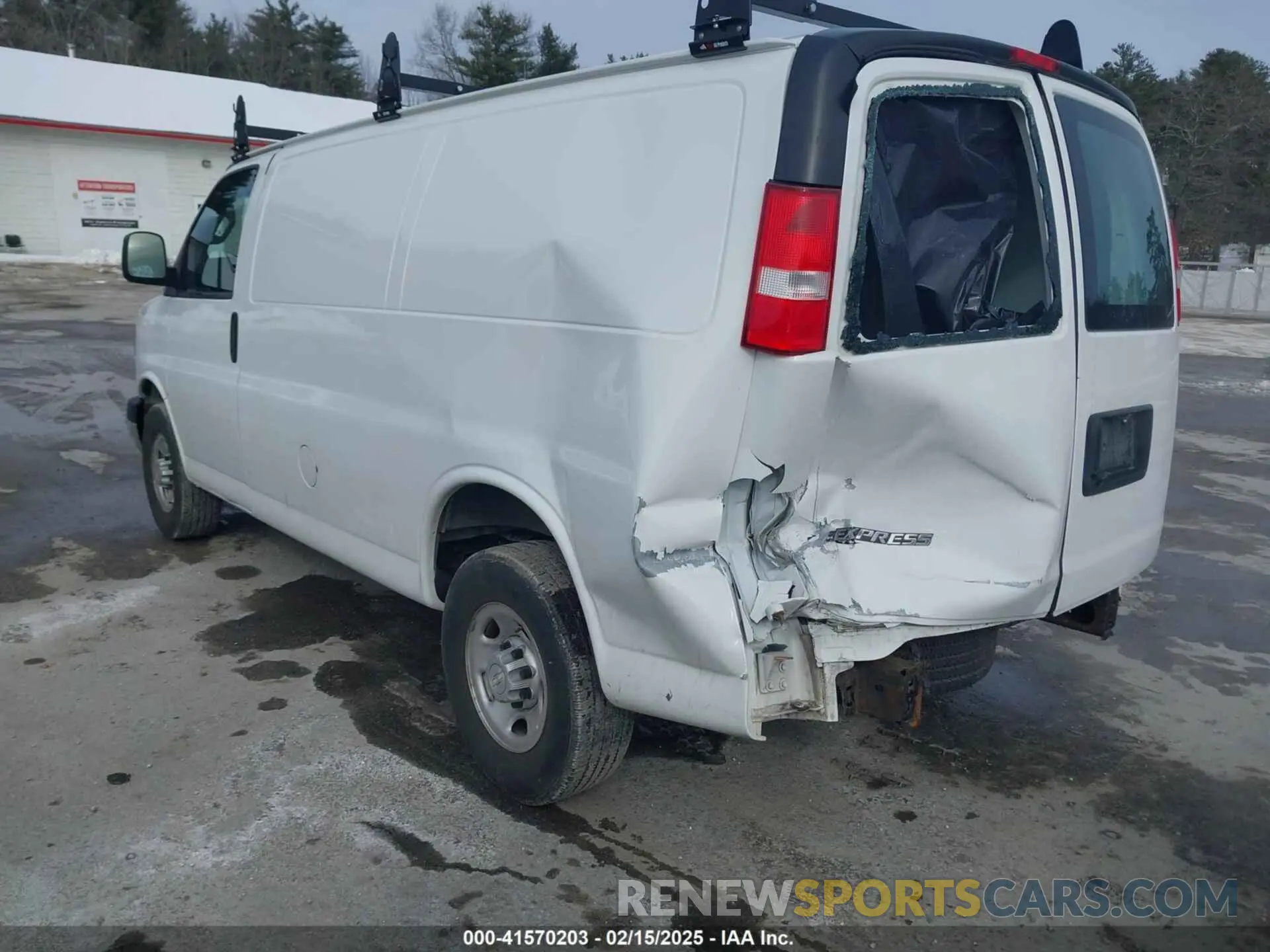 3 Photograph of a damaged car 1GCWGAFP6L1242483 CHEVROLET EXPRESS CARGO 2020