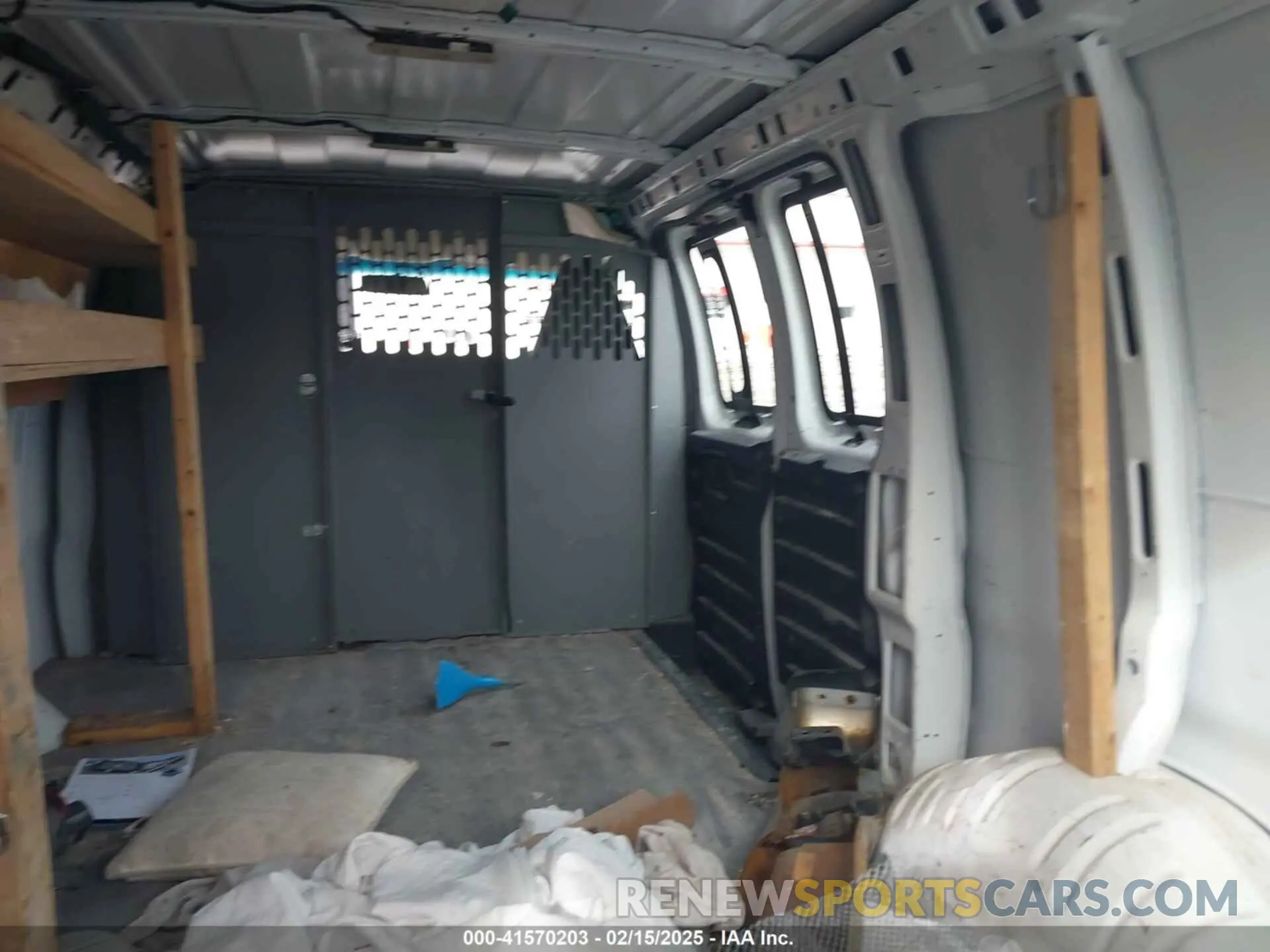 8 Photograph of a damaged car 1GCWGAFP6L1242483 CHEVROLET EXPRESS CARGO 2020