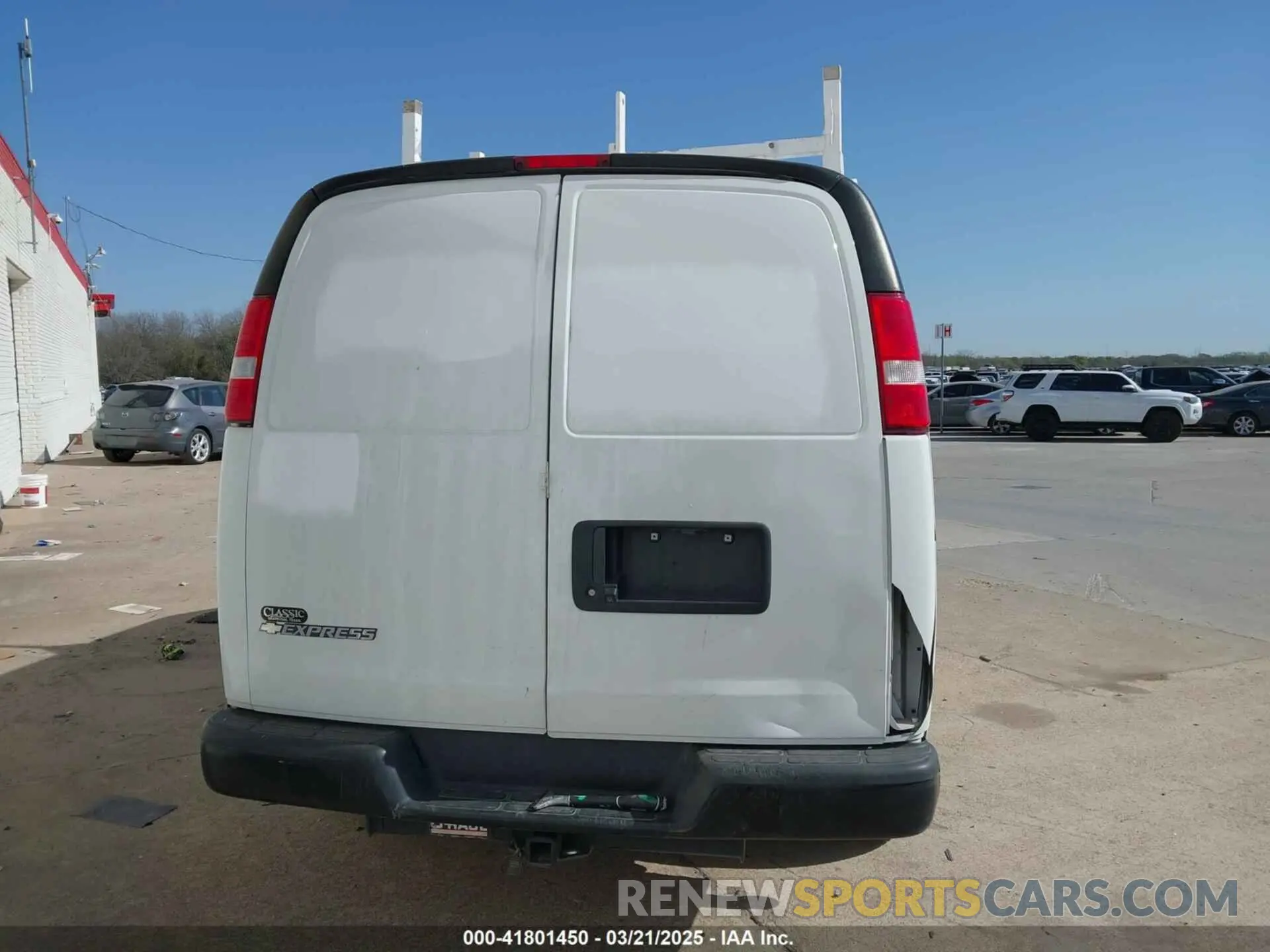 17 Photograph of a damaged car 1GCWGAFP6L1275225 CHEVROLET EXPRESS CARGO 2020