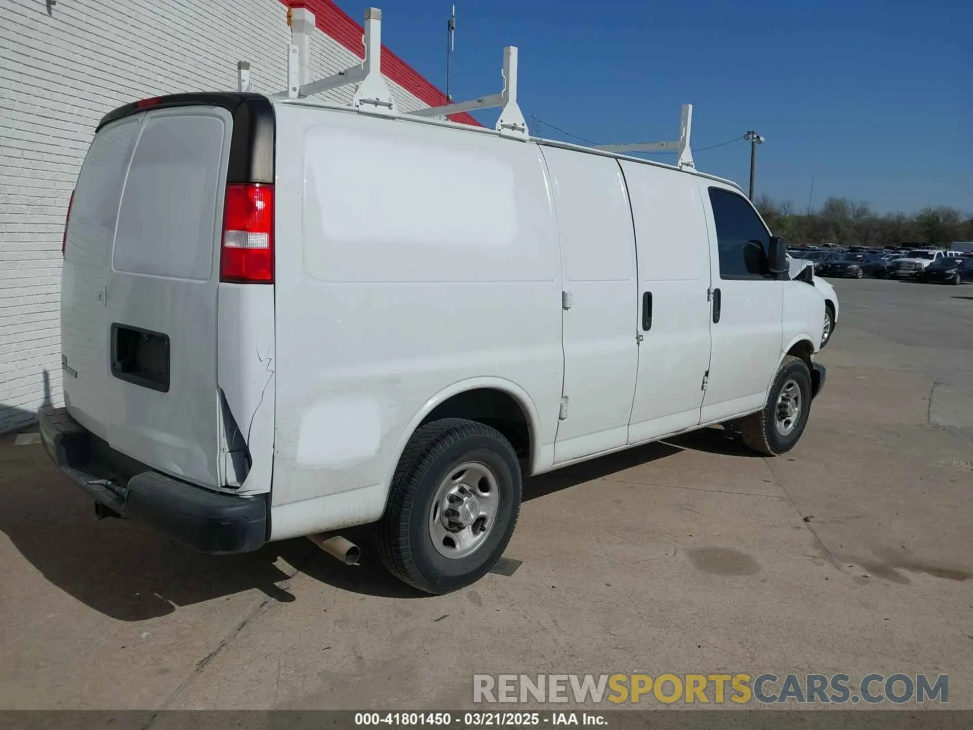 4 Photograph of a damaged car 1GCWGAFP6L1275225 CHEVROLET EXPRESS CARGO 2020