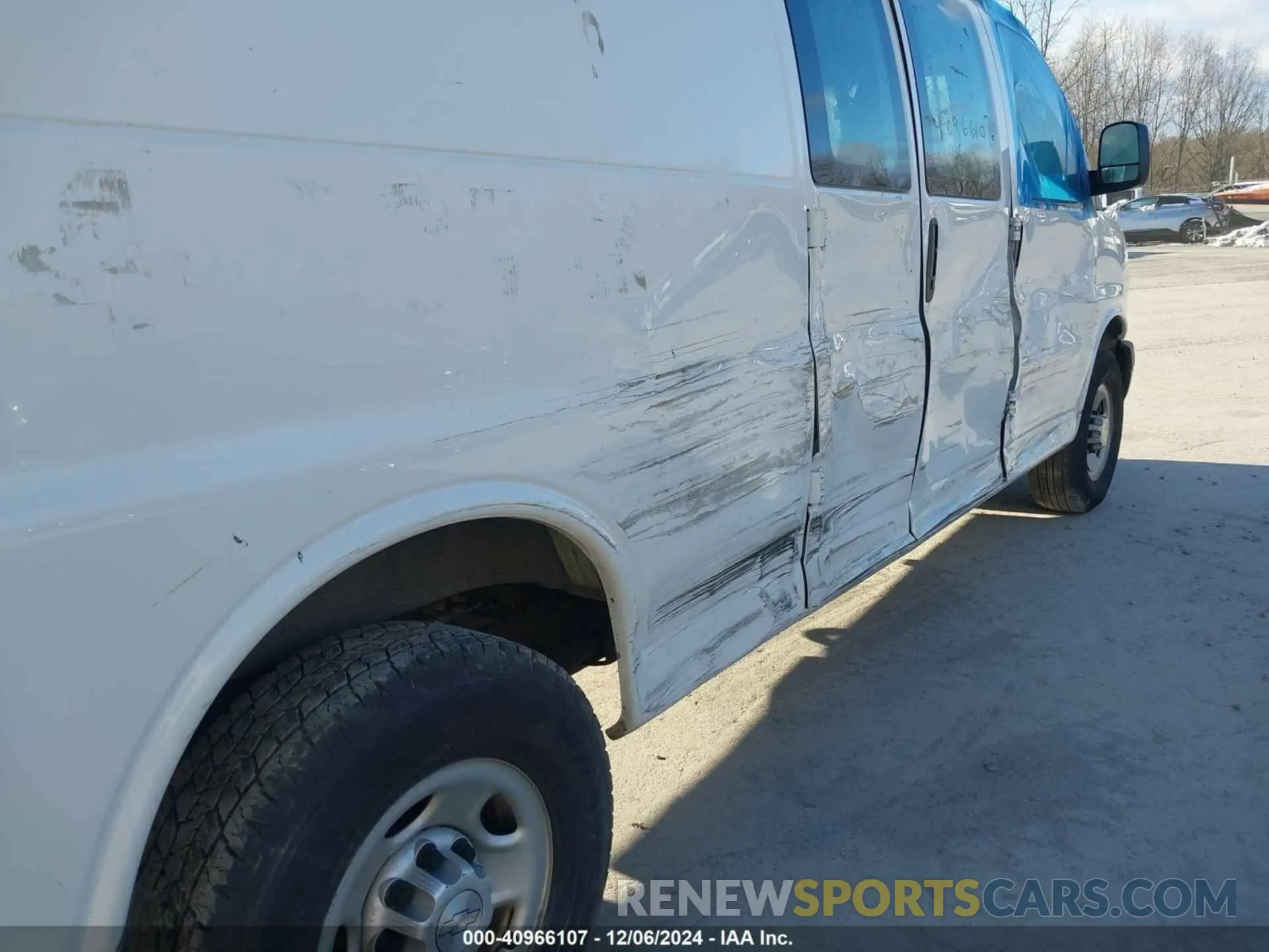 17 Photograph of a damaged car 1GCWGBFG4L1155123 CHEVROLET EXPRESS CARGO 2020