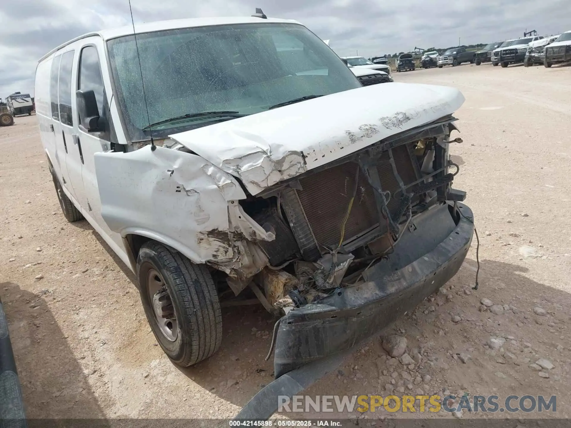 1 Фотография поврежденного автомобиля 1GCWGBFG6L1274341 CHEVROLET EXPRESS CARGO 2020
