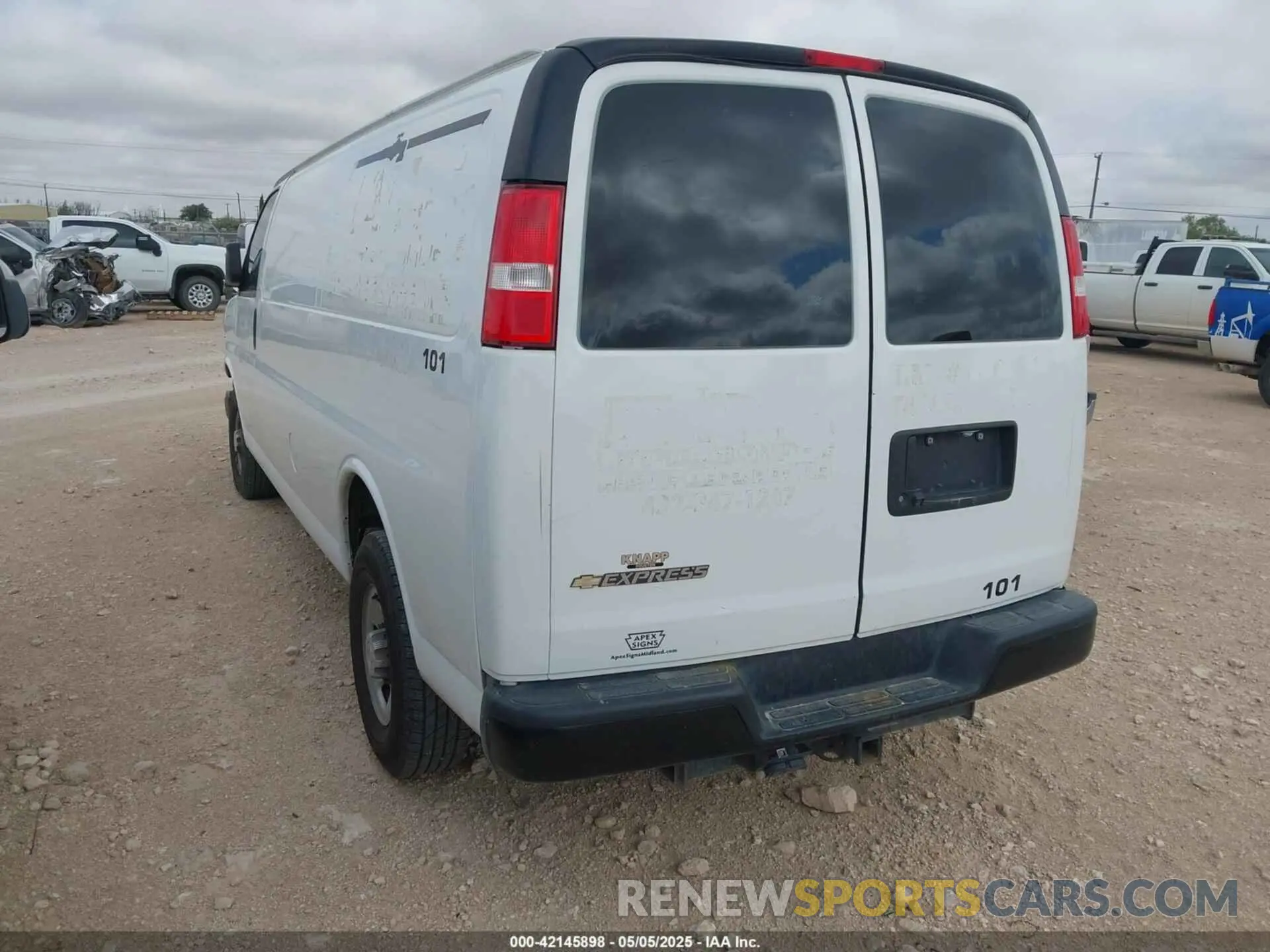 3 Фотография поврежденного автомобиля 1GCWGBFG6L1274341 CHEVROLET EXPRESS CARGO 2020