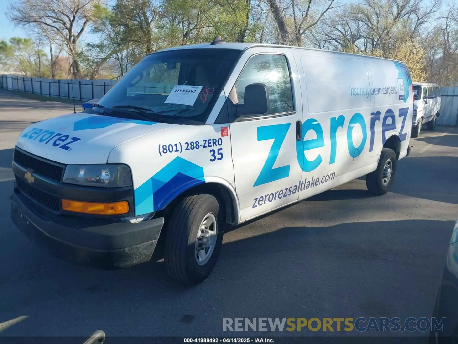 2 Фотография поврежденного автомобиля 1GCWGBFG8L1273661 CHEVROLET EXPRESS CARGO 2020