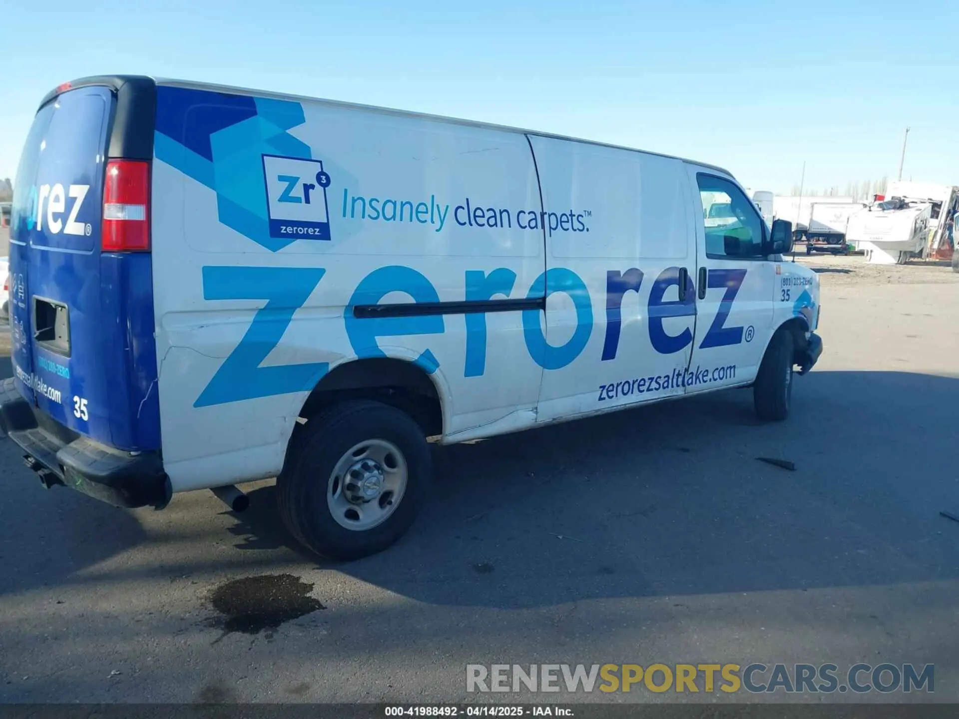 4 Фотография поврежденного автомобиля 1GCWGBFG8L1273661 CHEVROLET EXPRESS CARGO 2020